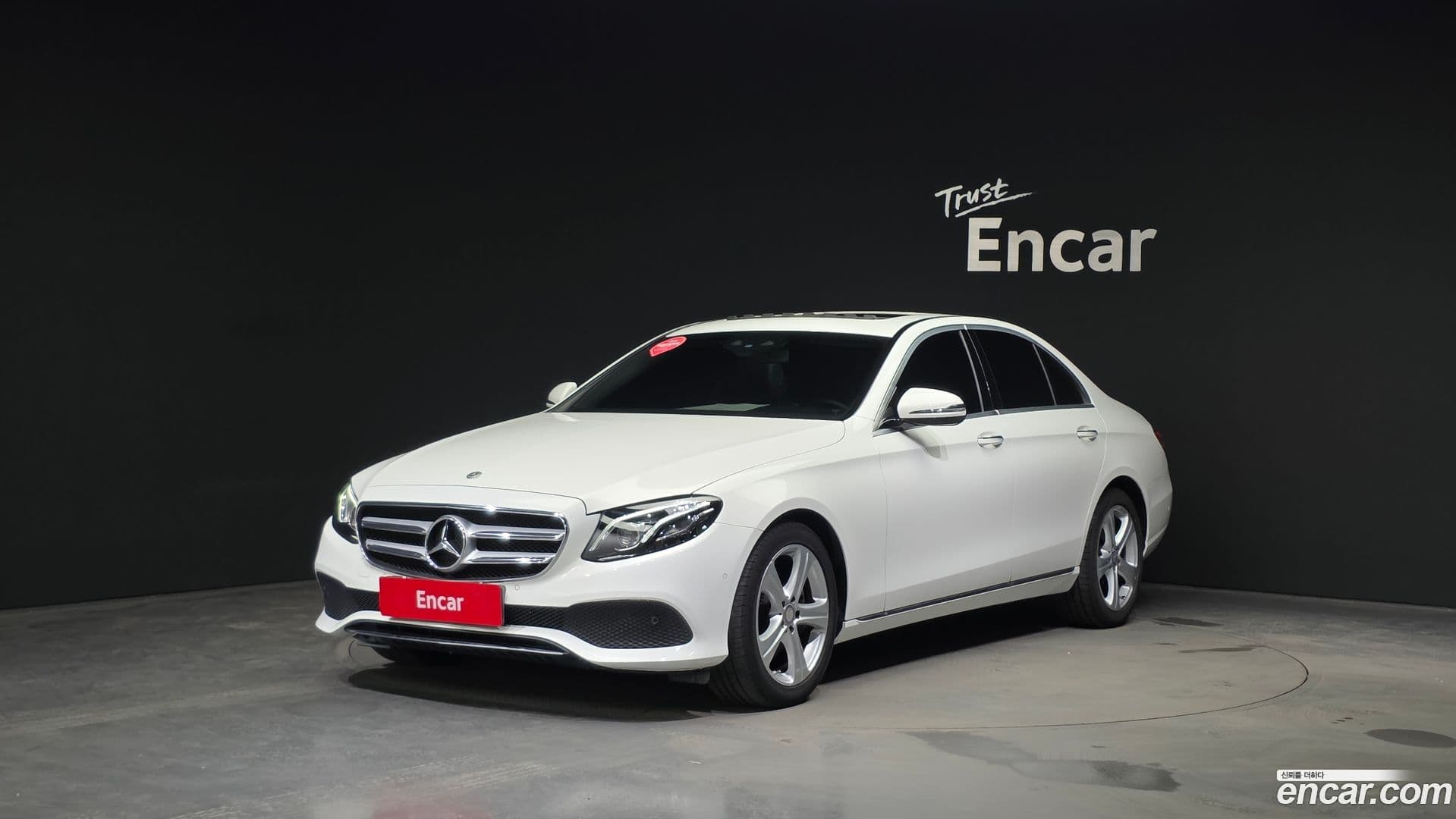 Main__Slider__Photo:E-Class Mercedes-Benz 2017.3-0