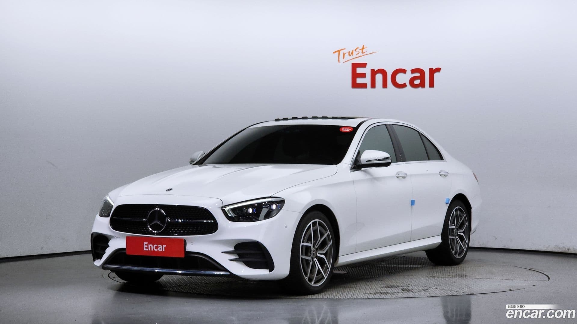 Main__Slider__Photo:E-Class Mercedes-Benz 2020.10-0
