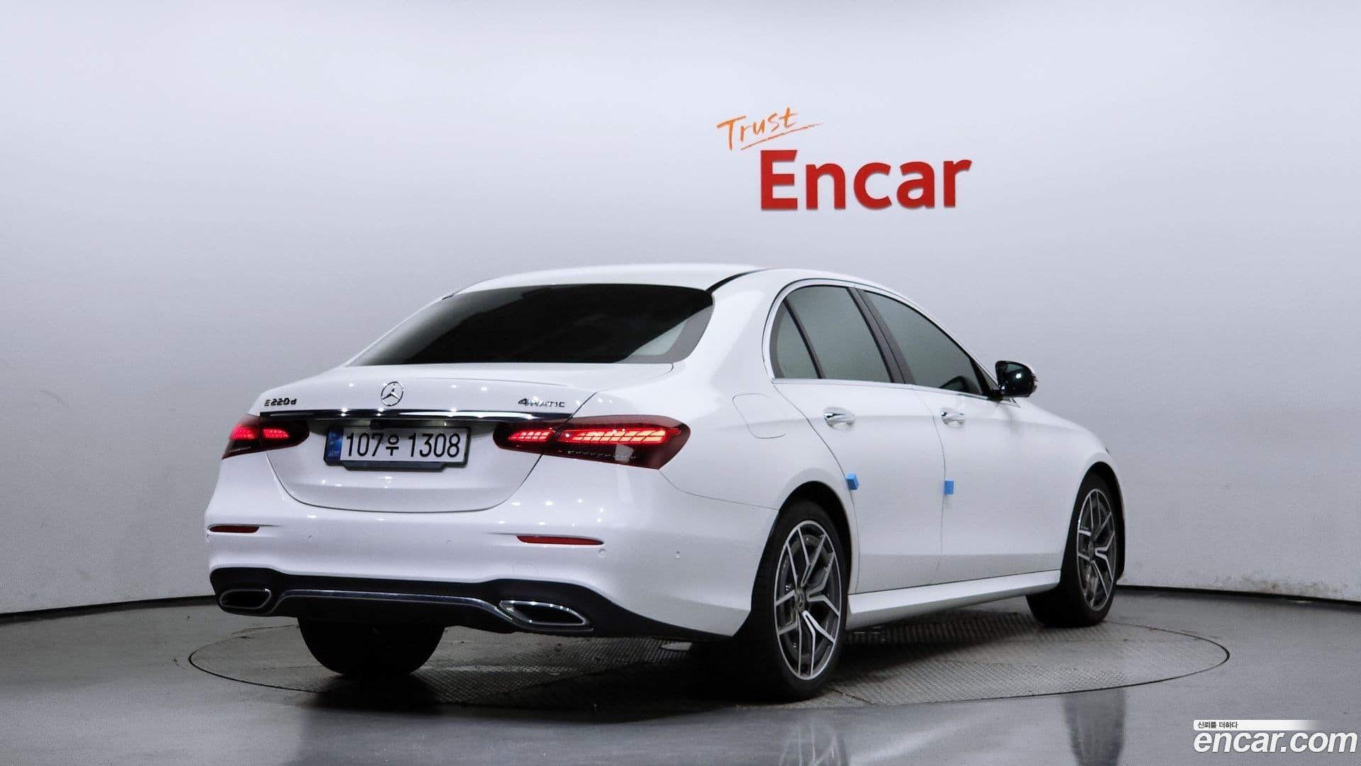 Main__Slider__Photo:E-Class Mercedes-Benz 2020.10-1