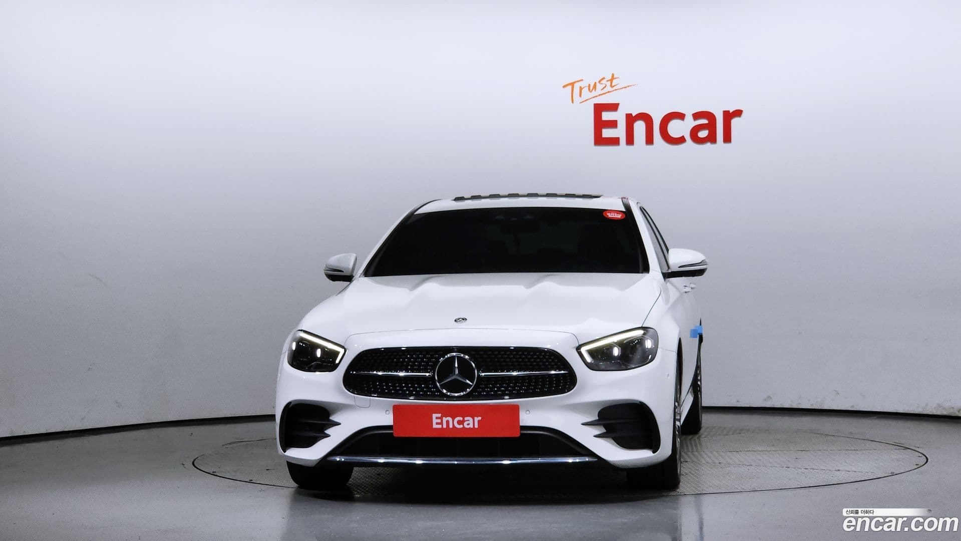 Main__Slider__Photo:E-Class Mercedes-Benz 2020.10-2