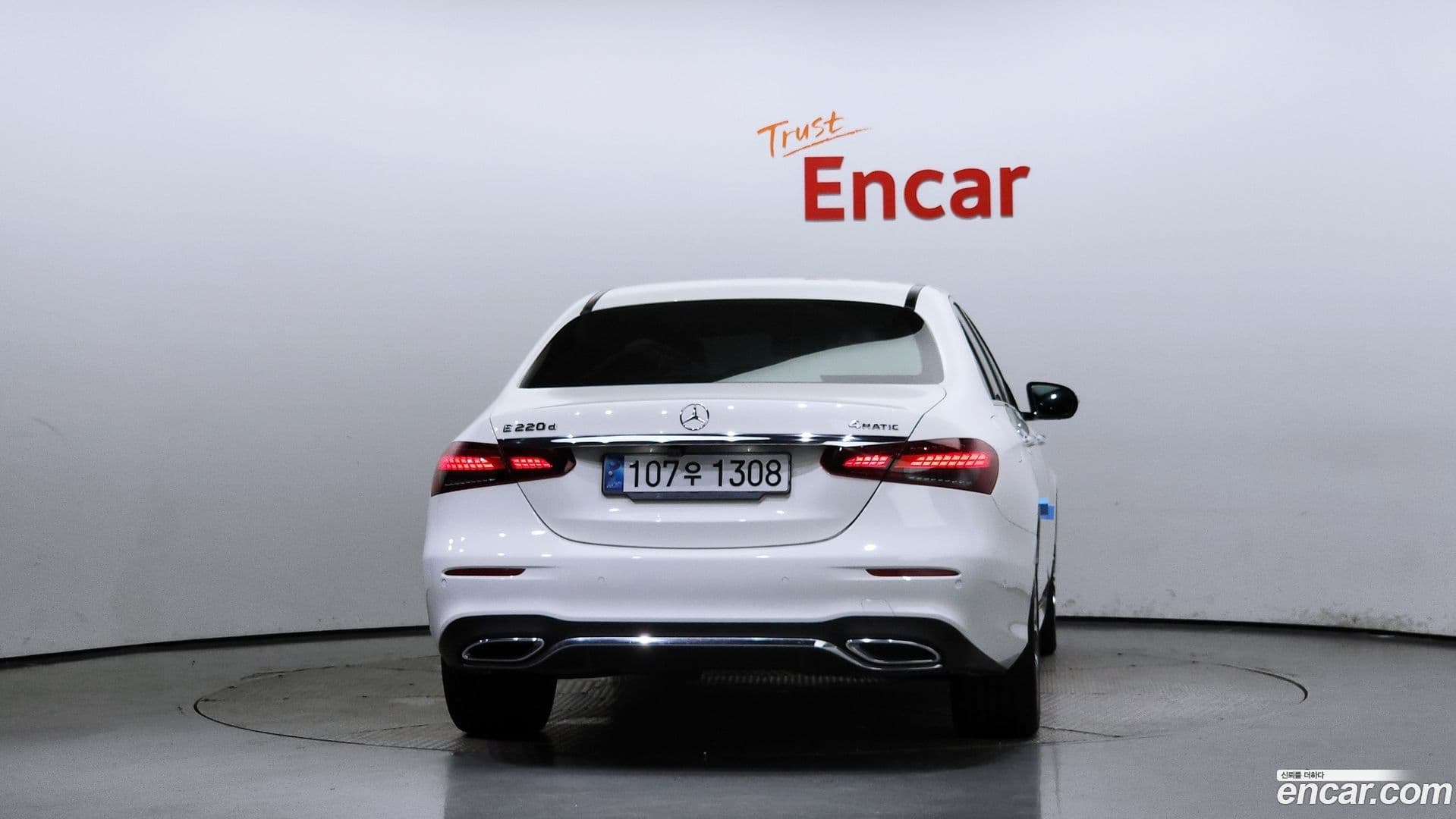 Main__Slider__Photo:E-Class Mercedes-Benz 2020.10-3