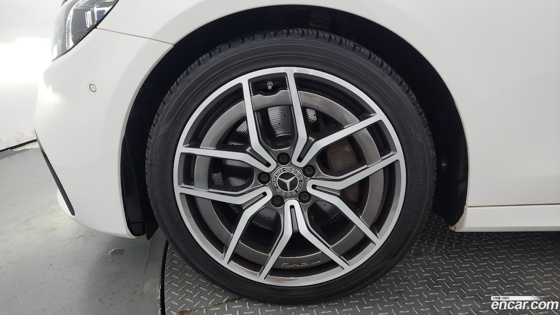 Main__Slider__Photo:E-Class Mercedes-Benz 2020.10-4
