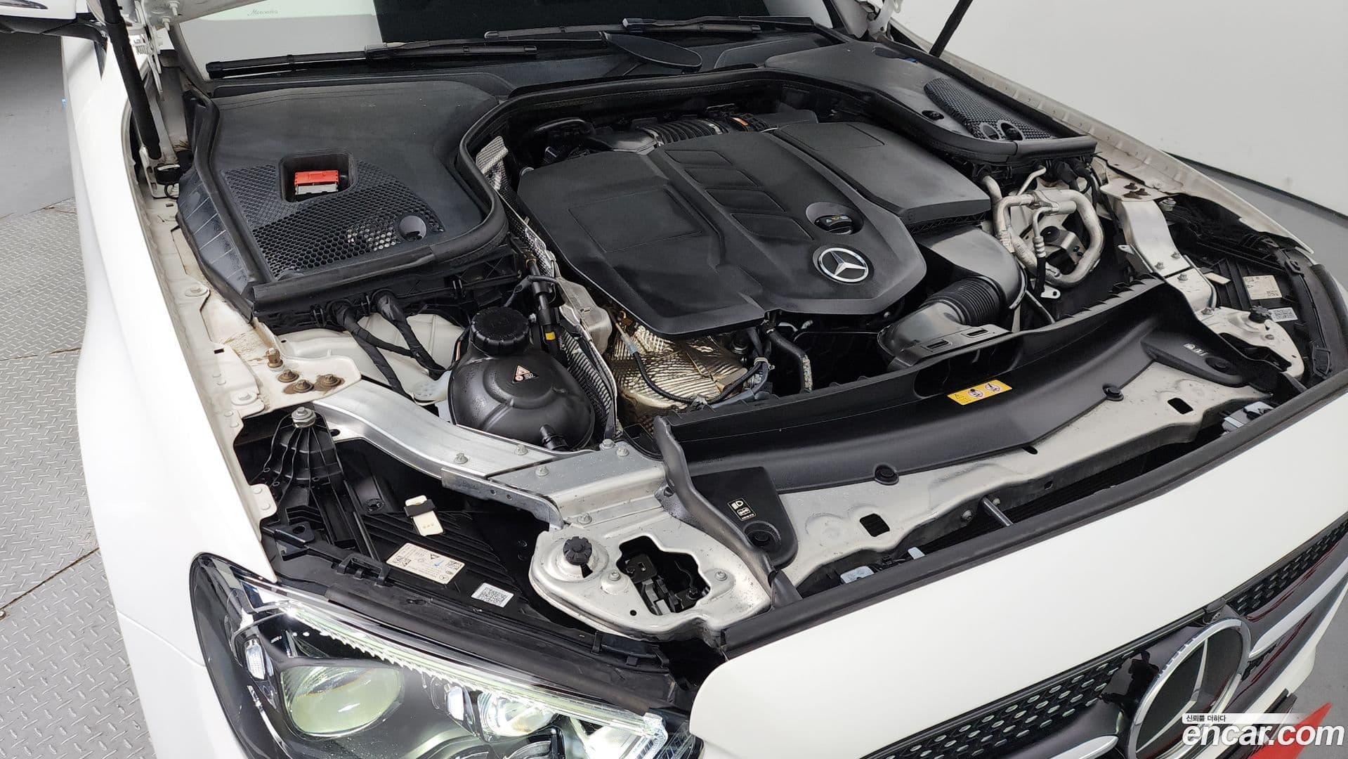 Main__Slider__Photo:E-Class Mercedes-Benz 2020.10-5