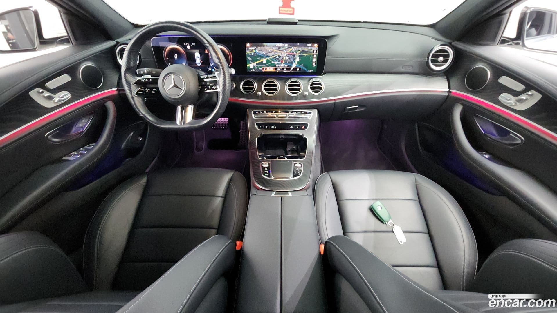 Main__Slider__Photo:E-Class Mercedes-Benz 2020.10-6