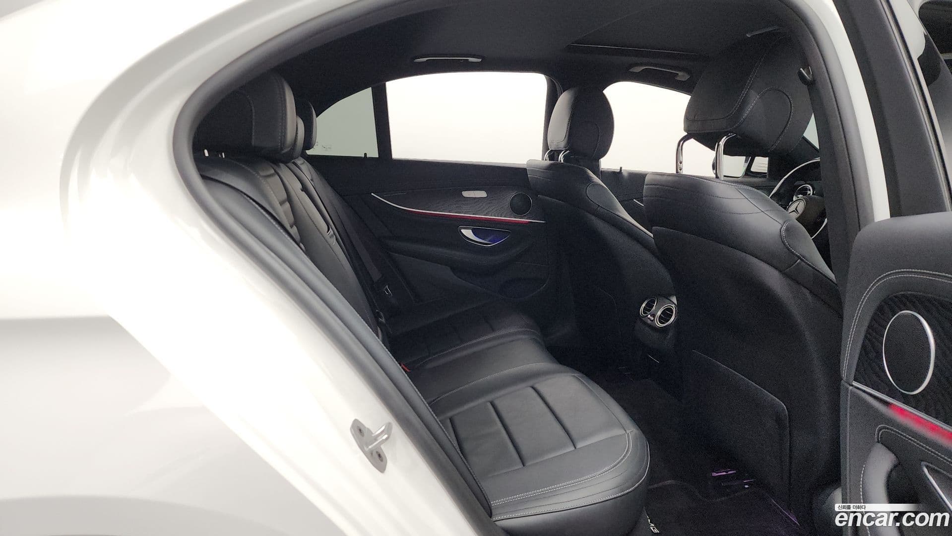 Main__Slider__Photo:E-Class Mercedes-Benz 2020.10-11