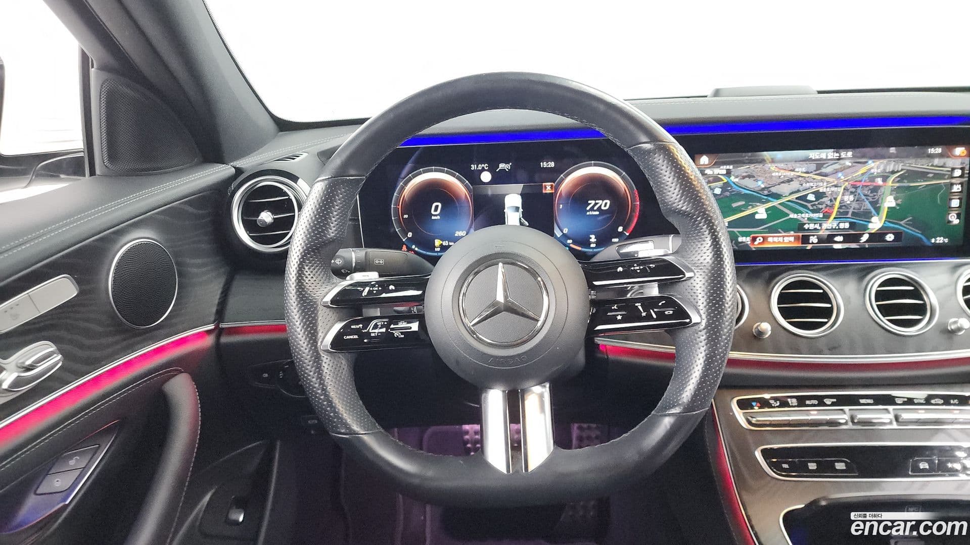 Main__Slider__Photo:E-Class Mercedes-Benz 2020.10-12