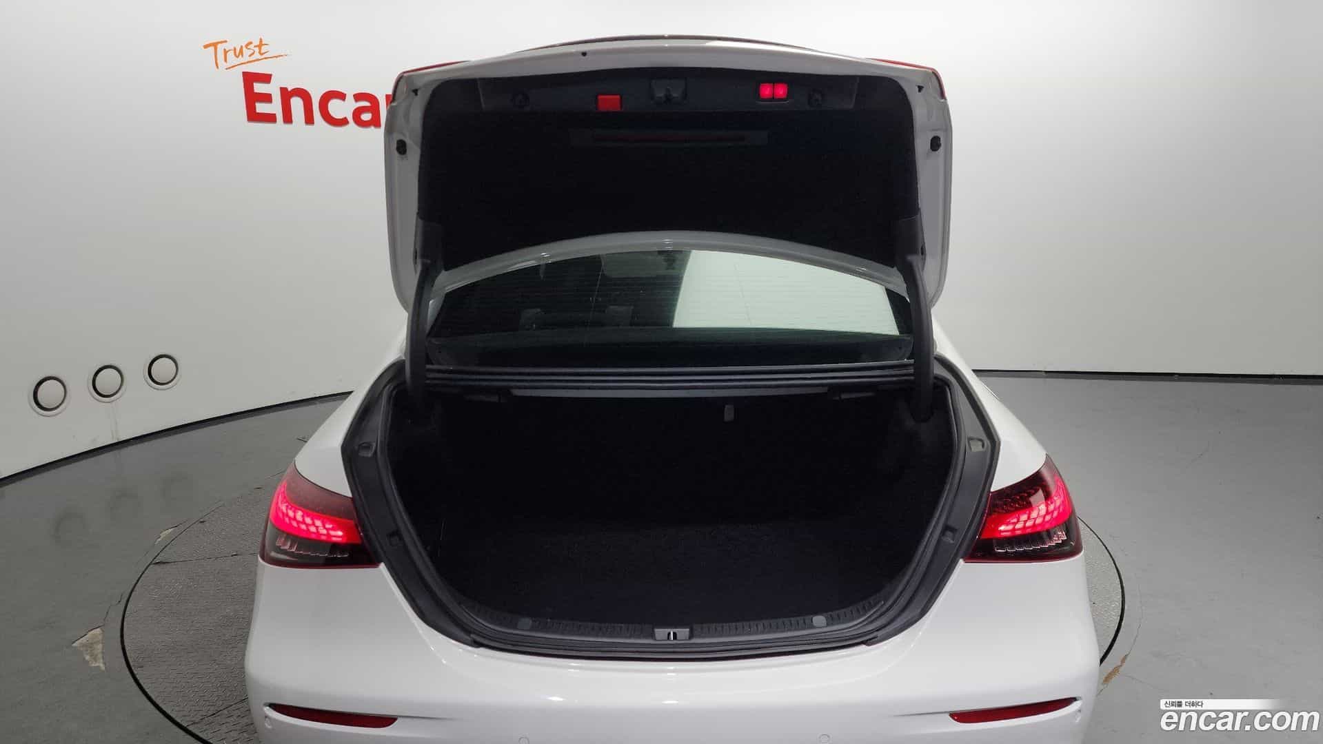 E-Class Mercedes-Benz 2020.10-OPTION-024