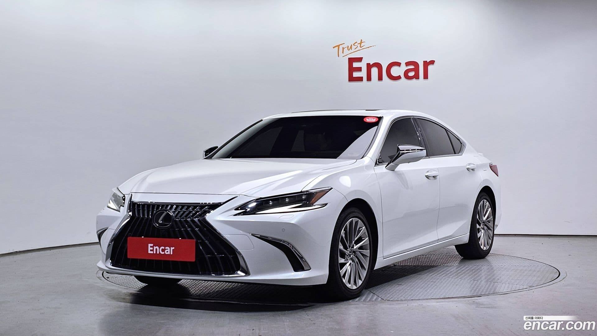 Main__Slider__Photo:ES Lexus 2024.4-0