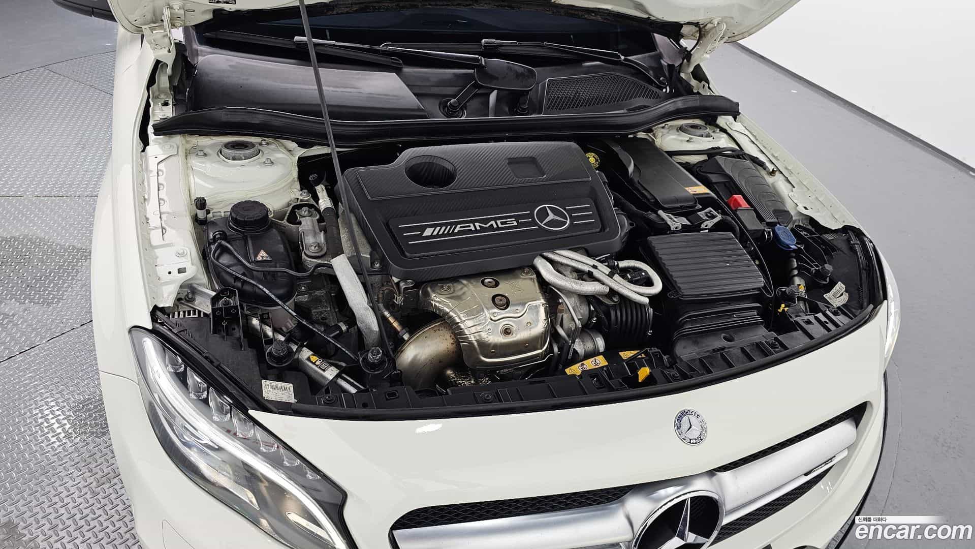 GLA-Class Mercedes-Benz 2016.5-INNER-006