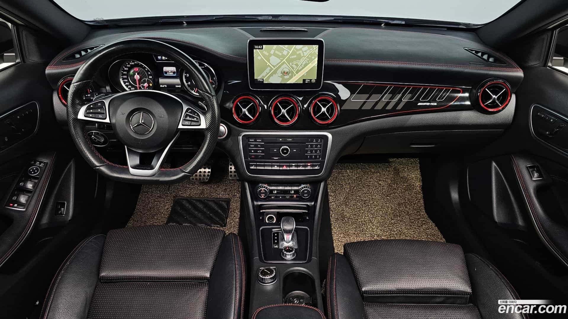 GLA-Class Mercedes-Benz 2016.5-INNER-007