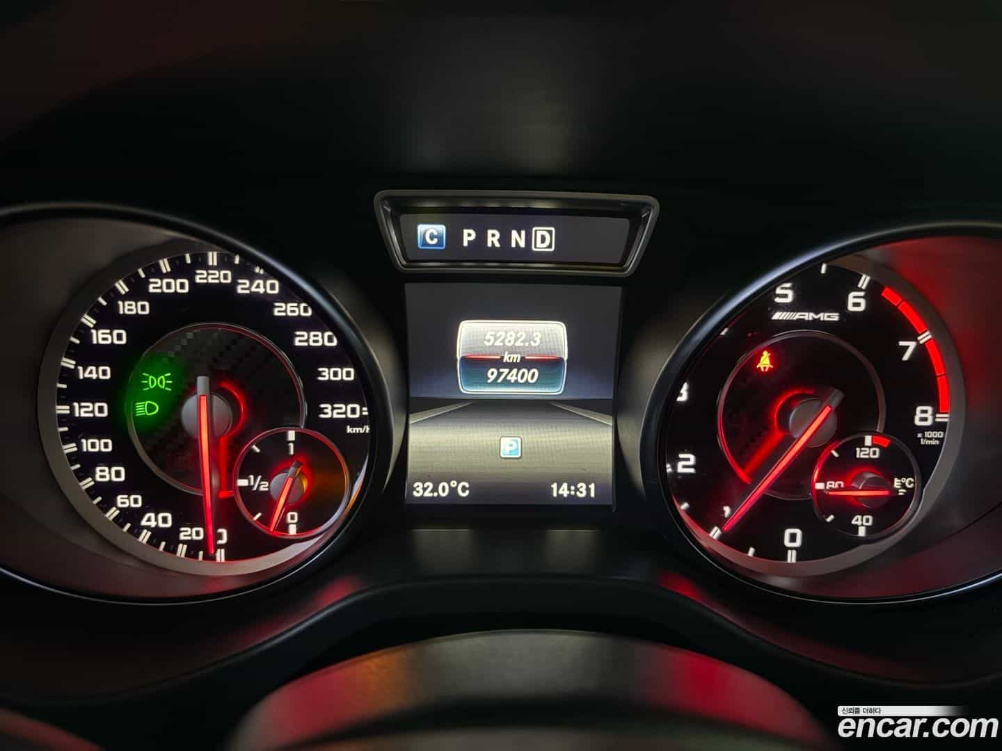 GLA-Class Mercedes-Benz 2016.5-INNER-008