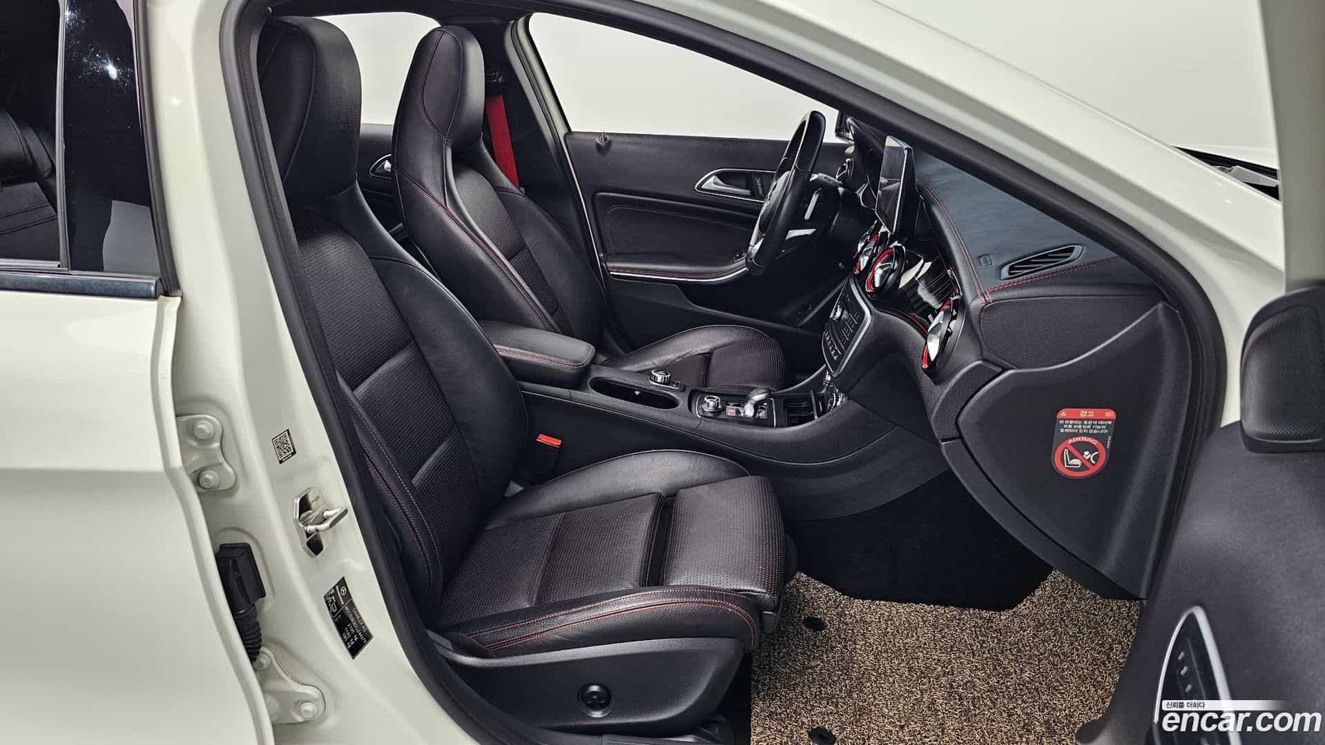 GLA-Class Mercedes-Benz 2016.5-OPTION-015