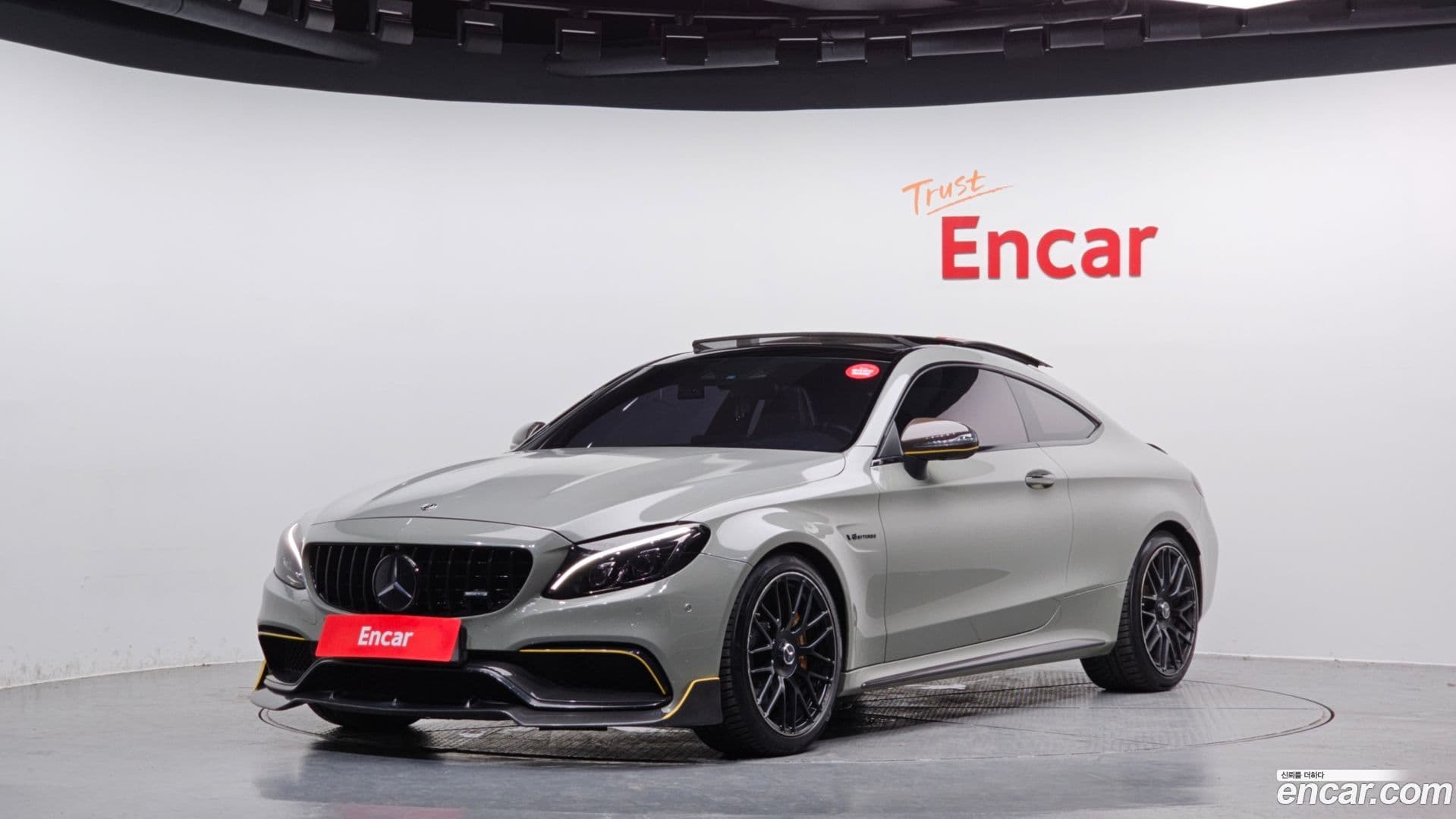 Main__Slider__Photo:C-Class Mercedes-Benz 2018.6-0