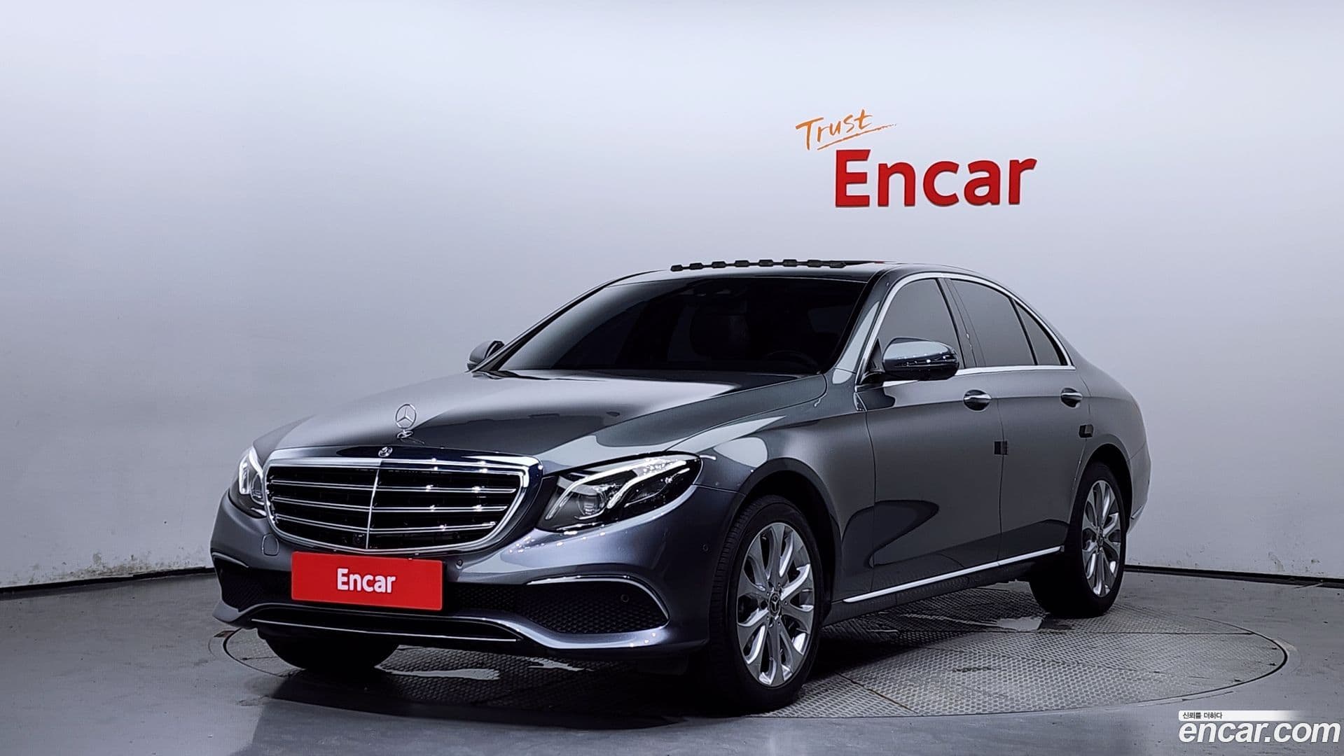 Main__Slider__Photo:E-Class Mercedes-Benz 2018.2-0