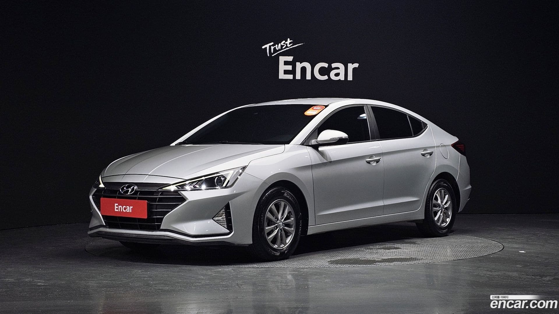 Main__Slider__Photo:AVANTE Hyundai 2019.4-0