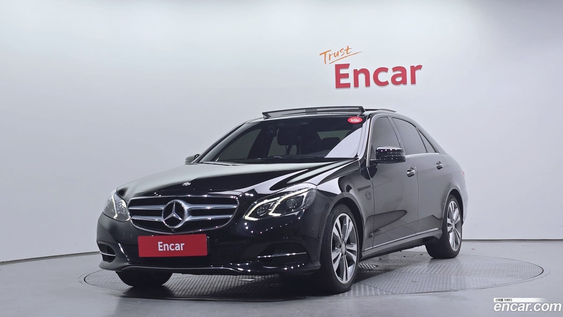 Main__Slider__Photo:E-Class Mercedes-Benz 2015.10-0