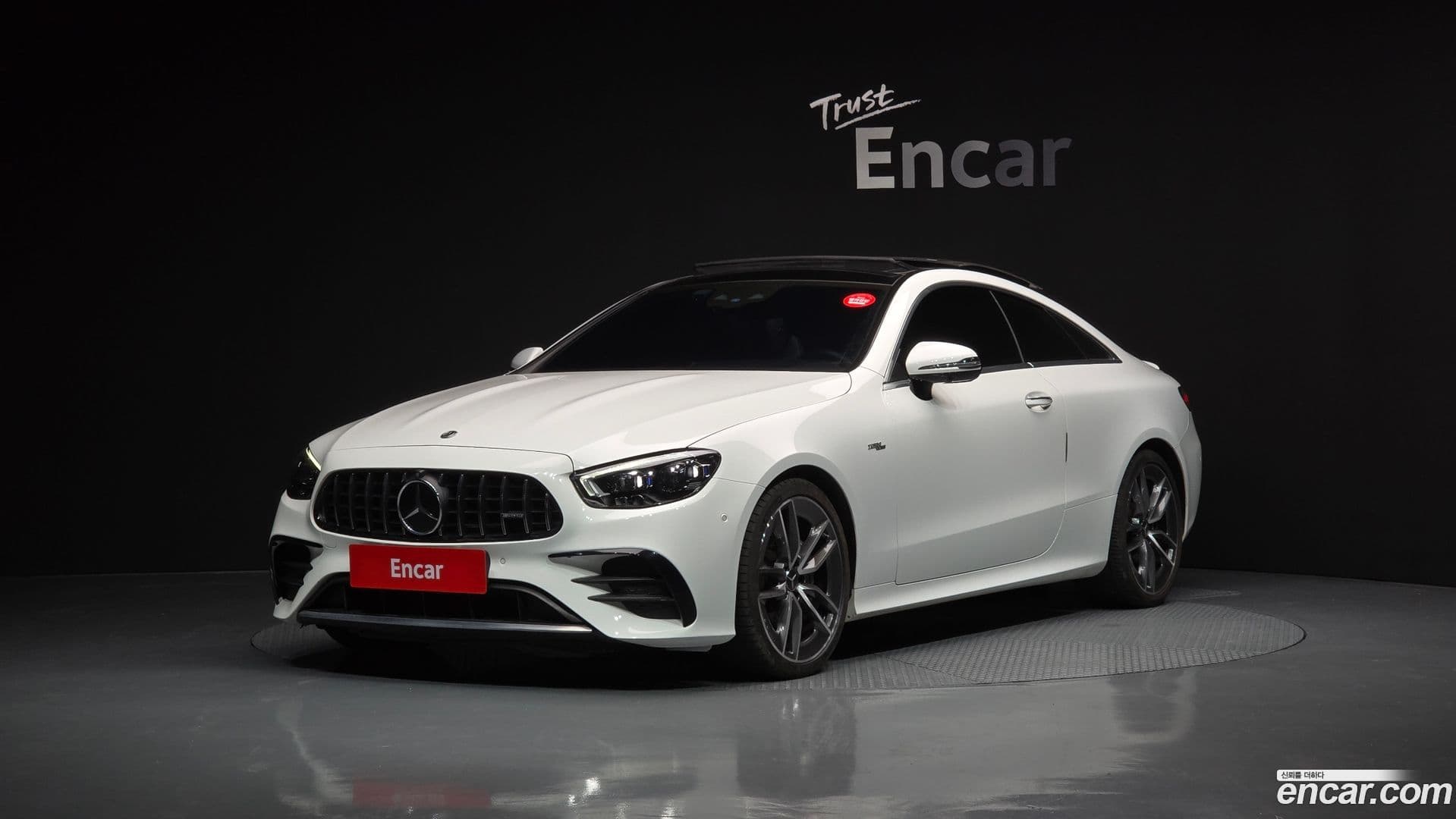 Main__Slider__Photo:E-Class Mercedes-Benz 2020.11-0
