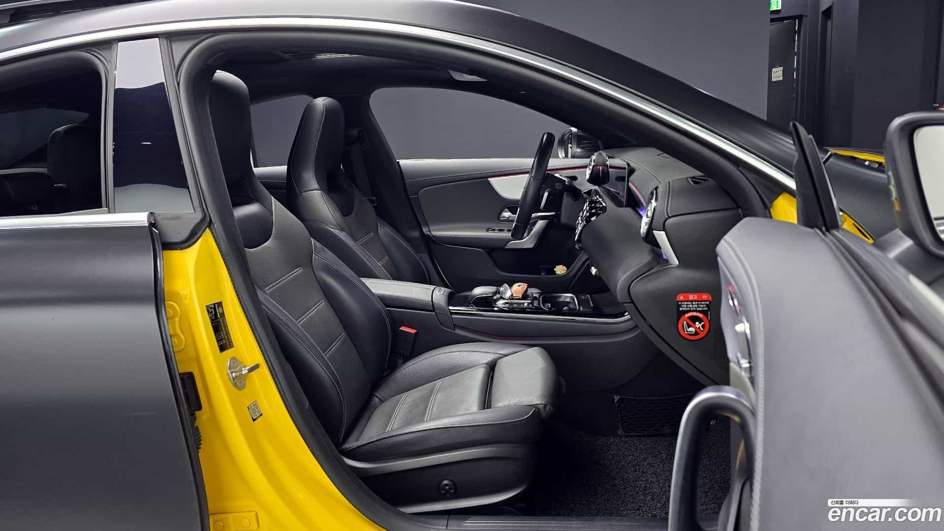CLA-Class Mercedes-Benz 2020.4-INNER-010