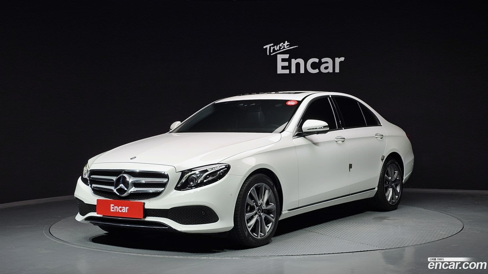 Main__Slider__Photo:E-Class Mercedes-Benz 2018.7-0