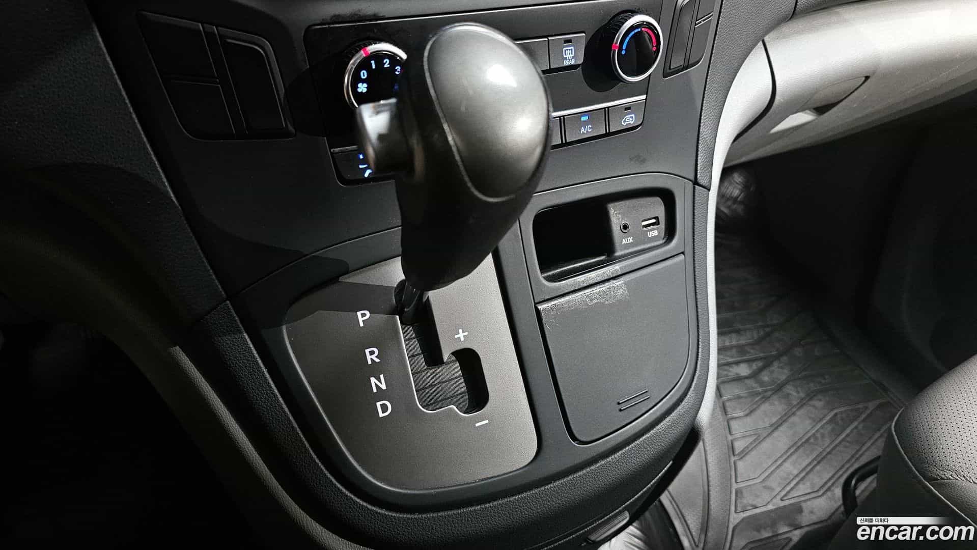 Starex Hyundai 2019.0-INNER-009