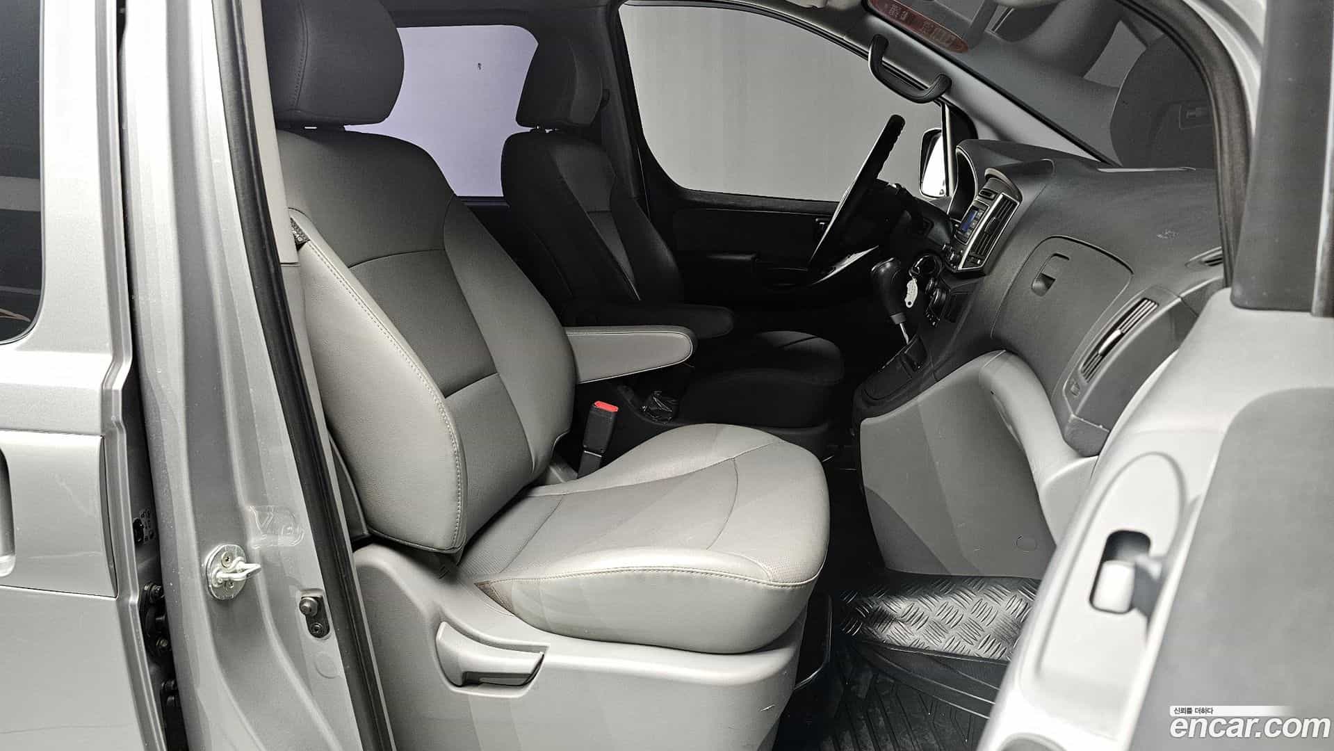 Starex Hyundai 2019.0-INNER-010