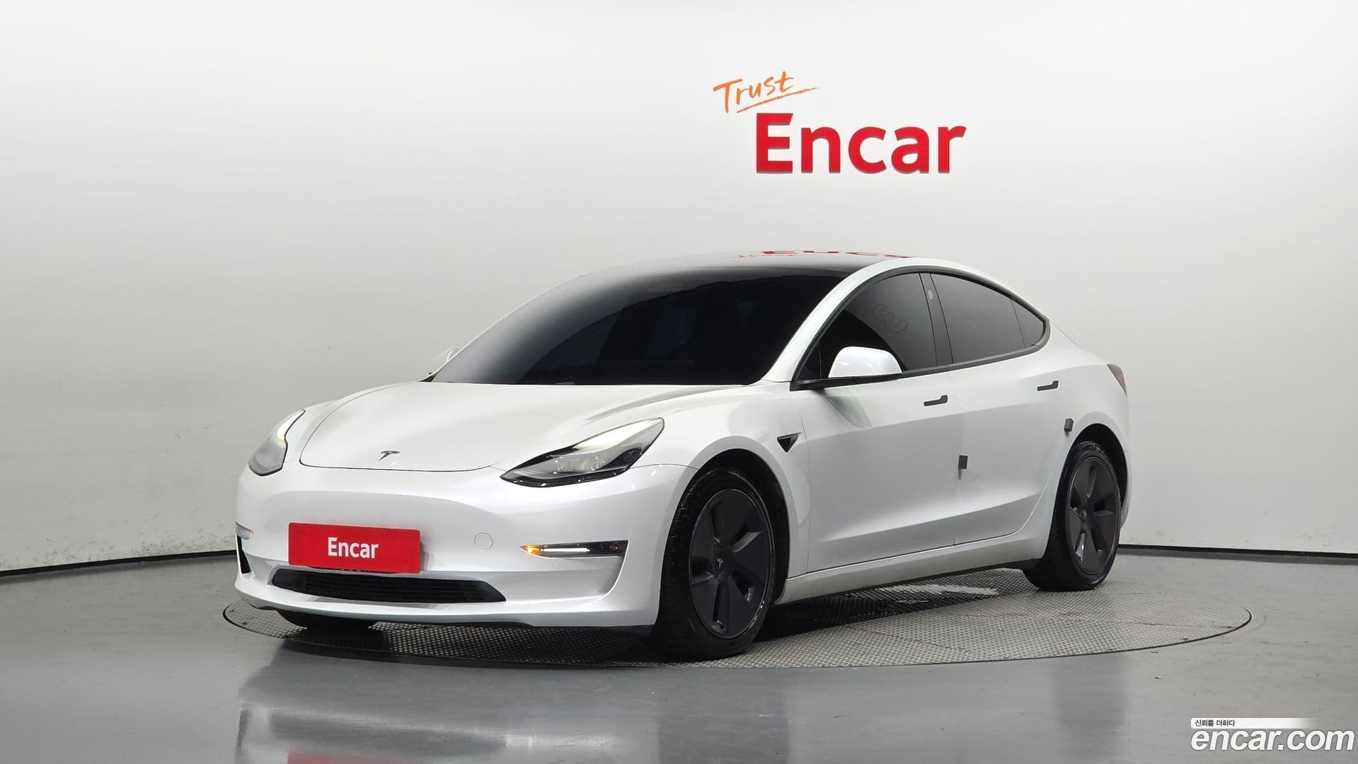 Main__Slider__Photo:Model 3 Tesla 2021.8-0