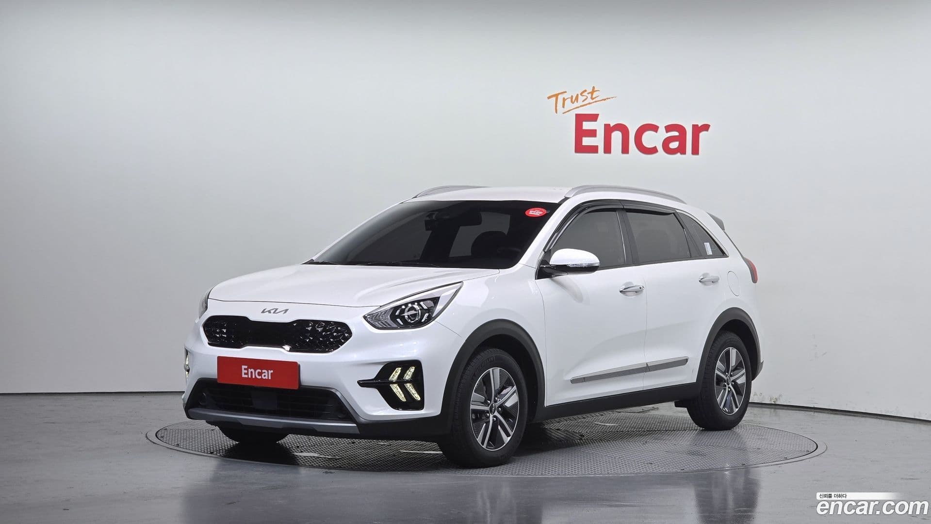 Main__Slider__Photo:Niro Kia 2021.9-0