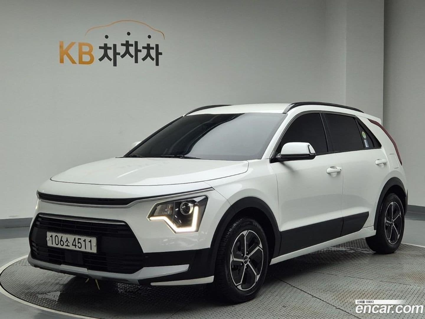 Main__Slider__Photo:Niro Kia 2022.4-0