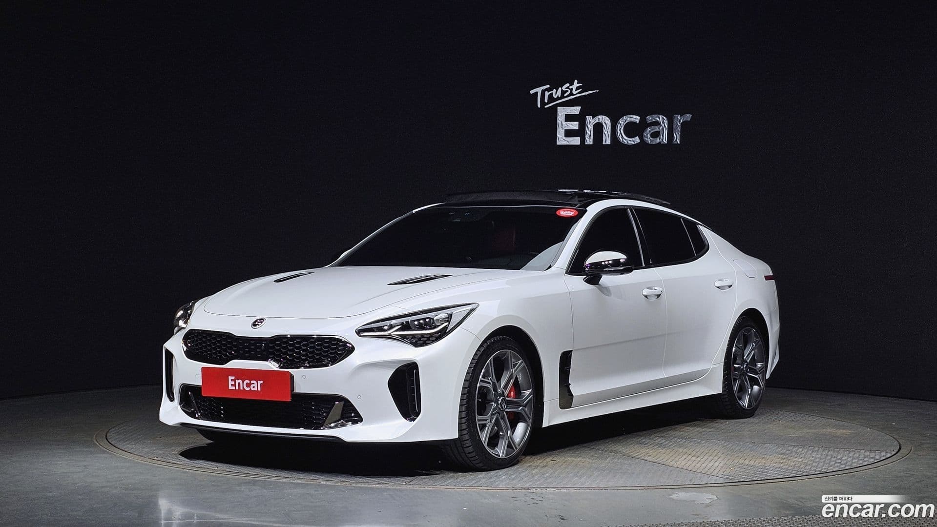Main__Slider__Photo:Stinger Kia 2017.10-0