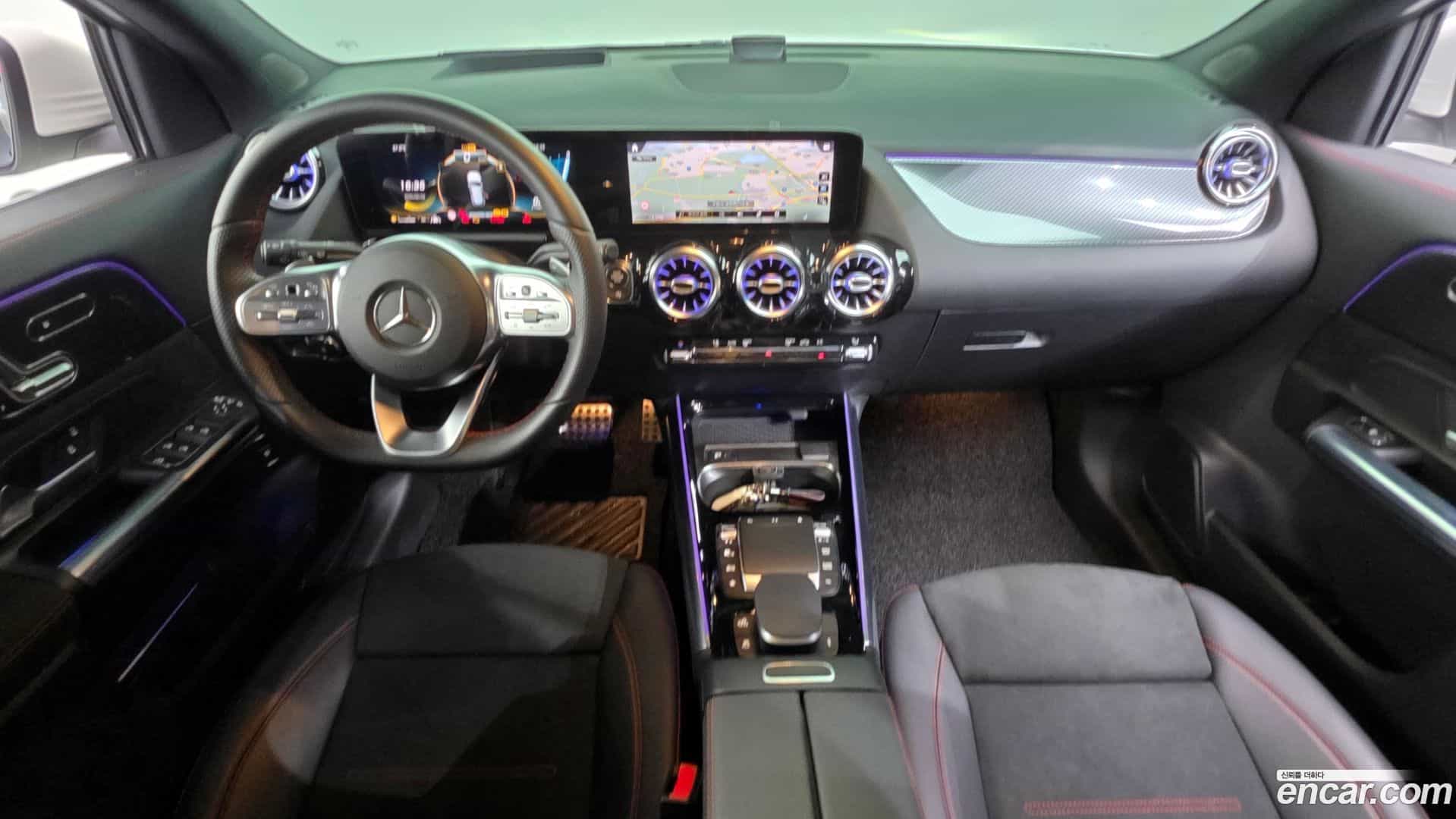 GLA-Class Mercedes-Benz 2021.10-INNER-007