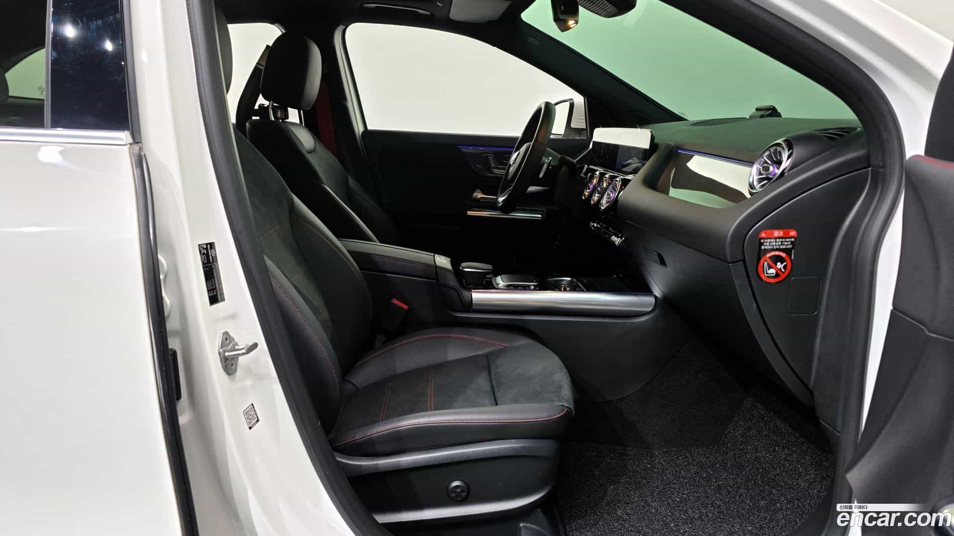 GLA-Class Mercedes-Benz 2021.10-OPTION-015