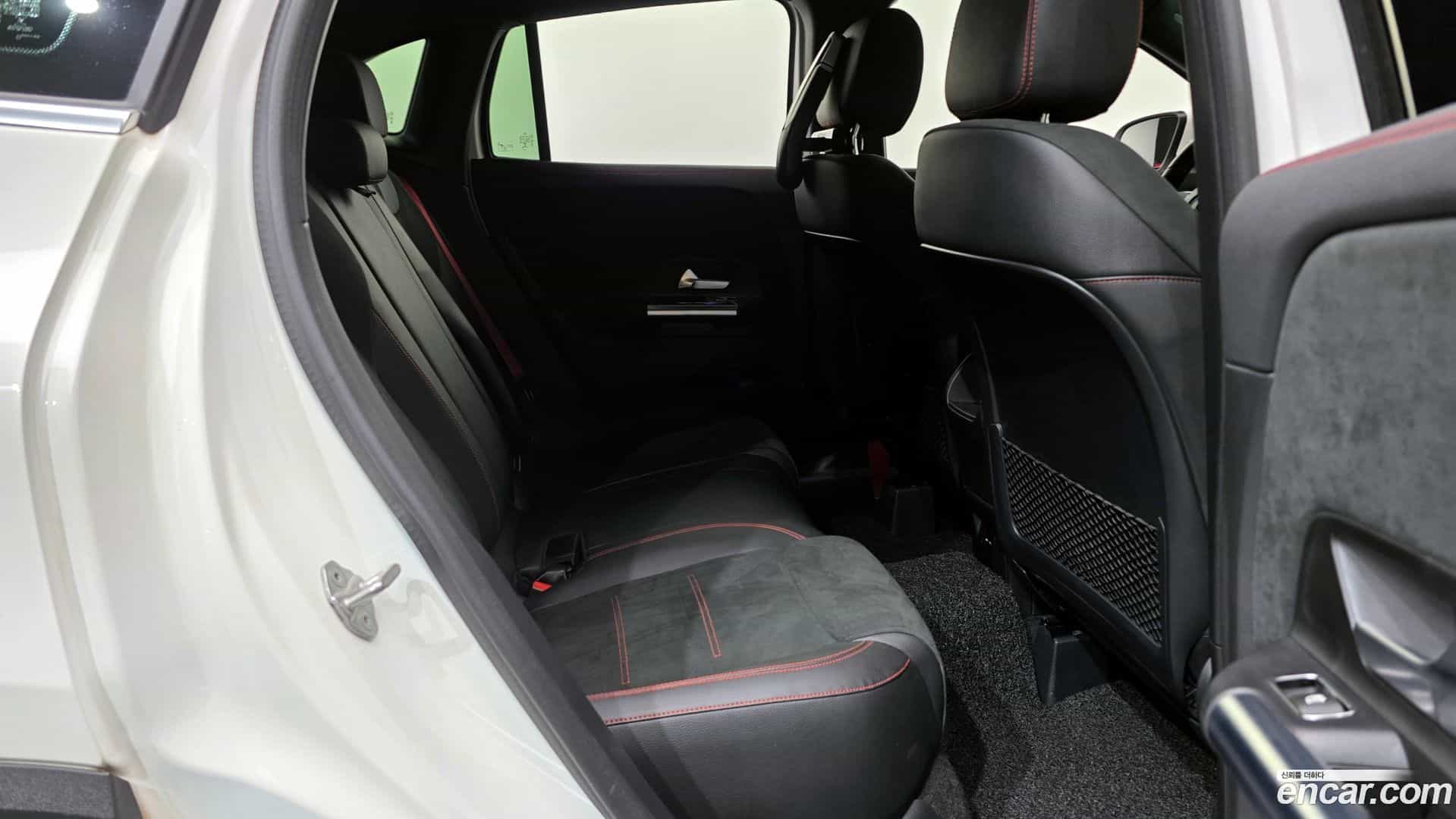 GLA-Class Mercedes-Benz 2021.10-OPTION-016