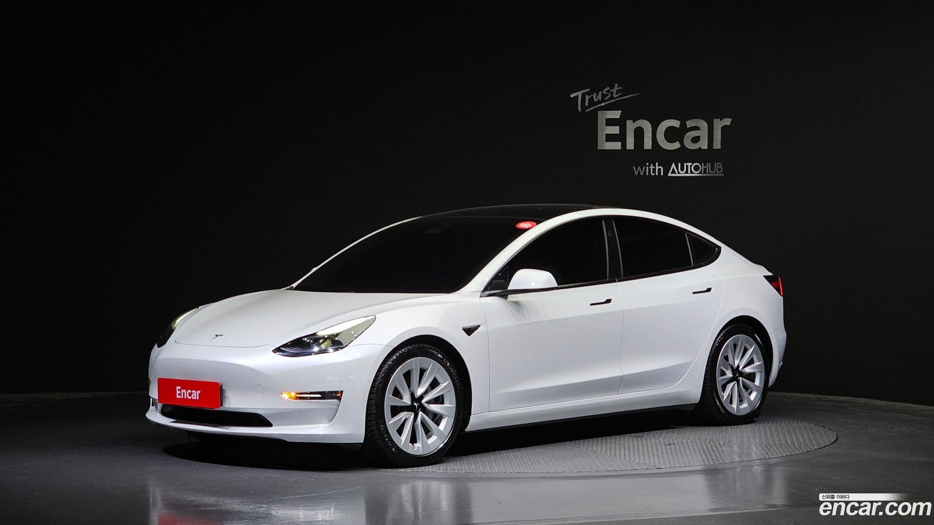 Main__Slider__Photo:Model 3 Tesla 2021.2-0
