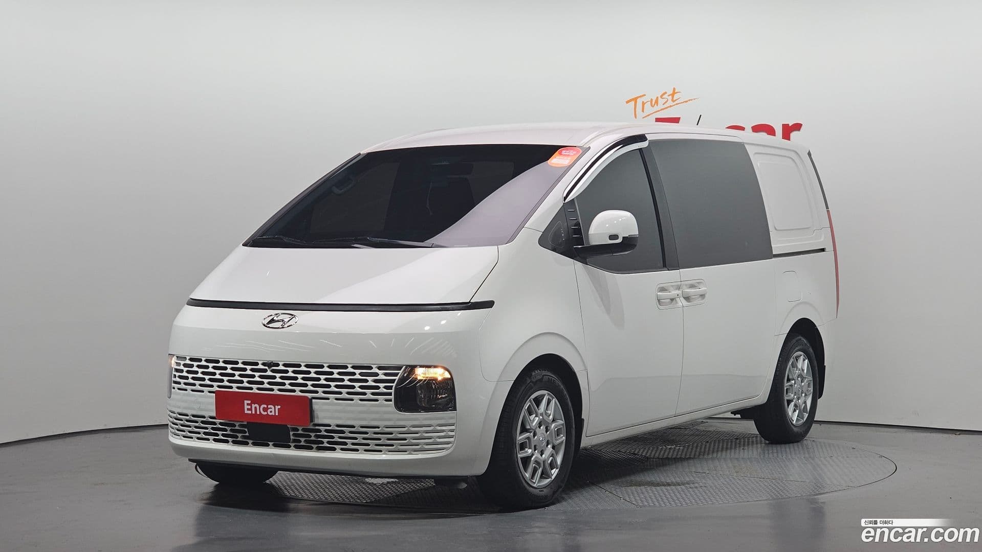 Main__Slider__Photo:Staria Hyundai 2022.6-0