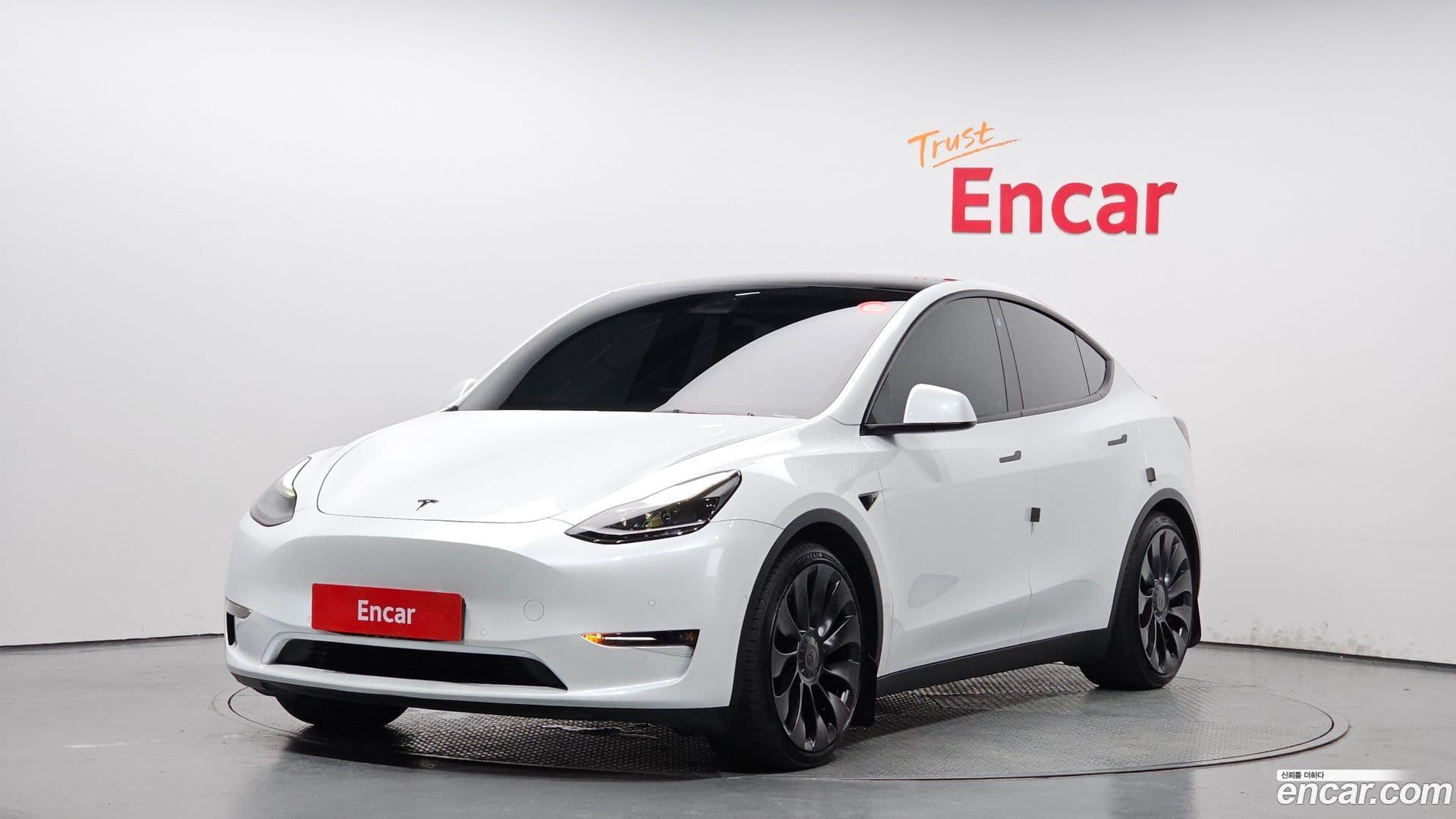 Main__Slider__Photo:Model Y Tesla 2022.7-0