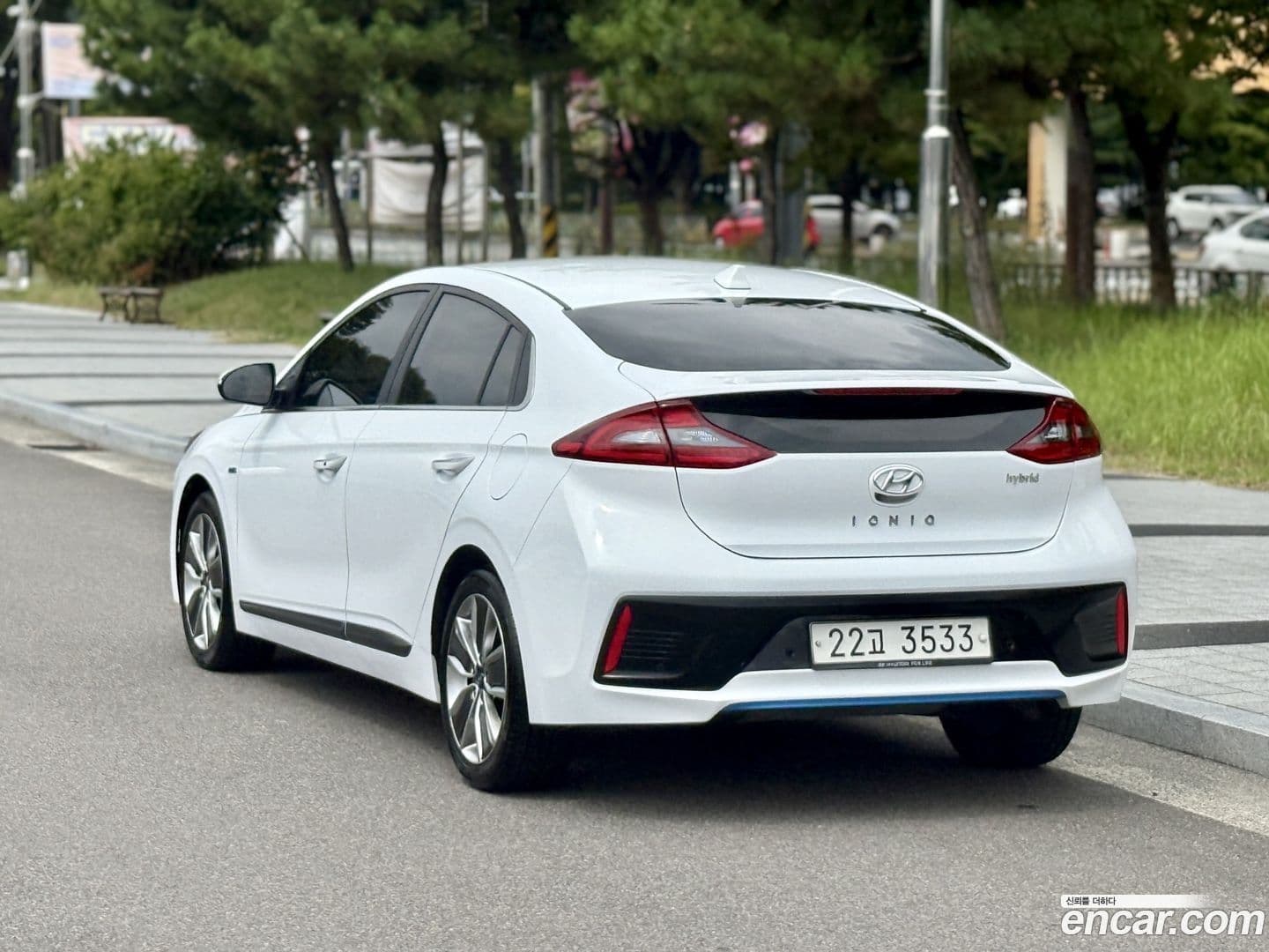 Main__Slider__Photo:Ioniq Hyundai 2018.6-0