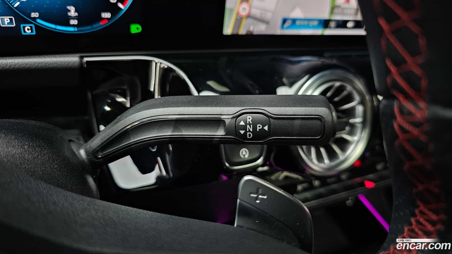 GLA-Class Mercedes-Benz 2023.11-INNER-009