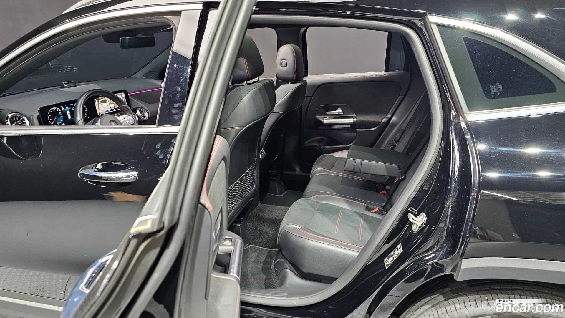 GLA-Class Mercedes-Benz 2023.11-OPTION-016
