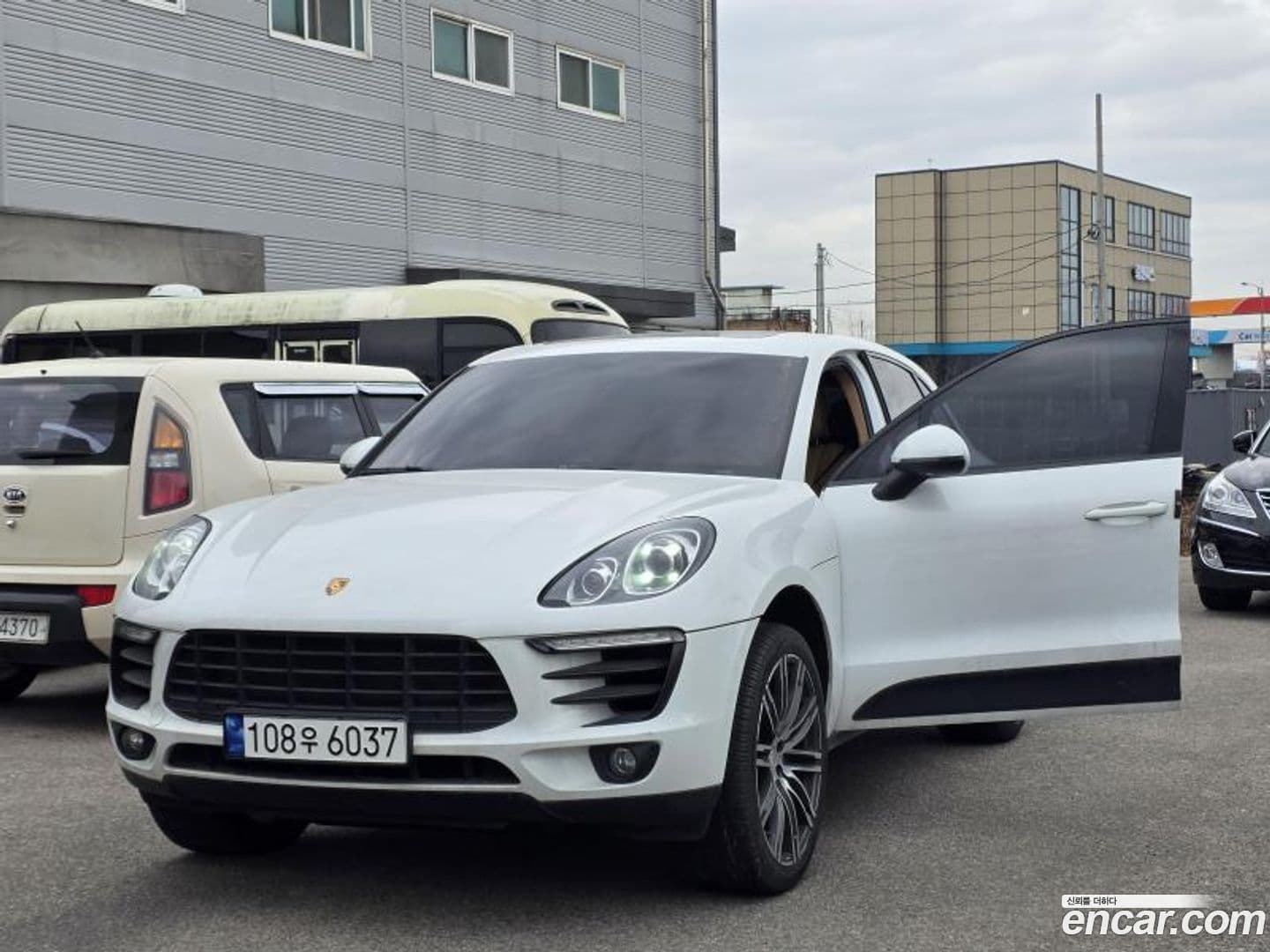 Main__Slider__Photo:Macan Porsche 2014.7-0