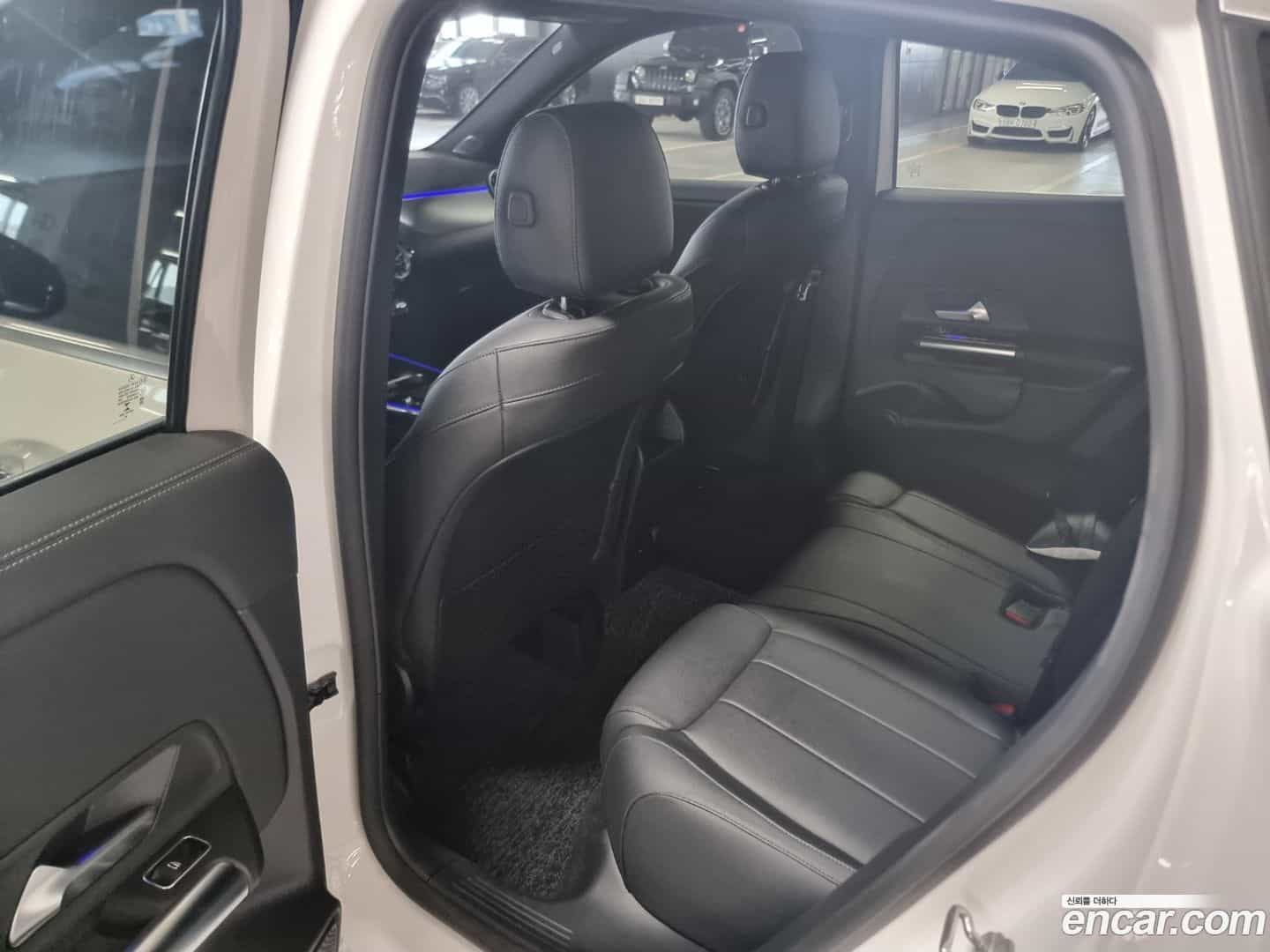 GLA-Class Mercedes-Benz 2021.1-OPTION-015