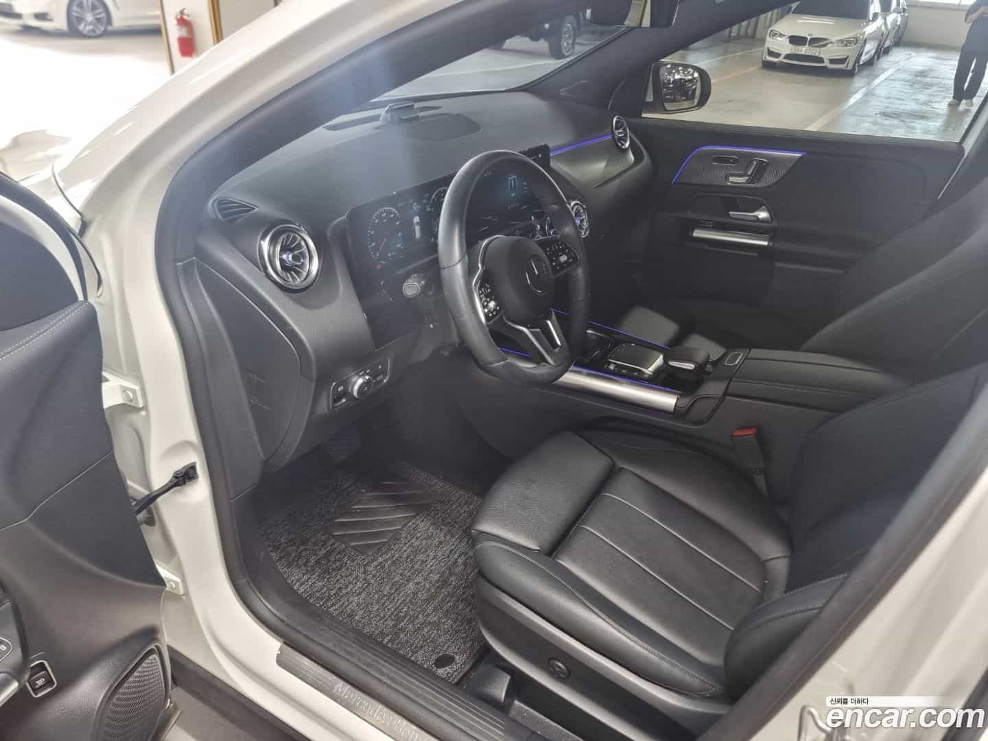 GLA-Class Mercedes-Benz 2021.1-OPTION-016