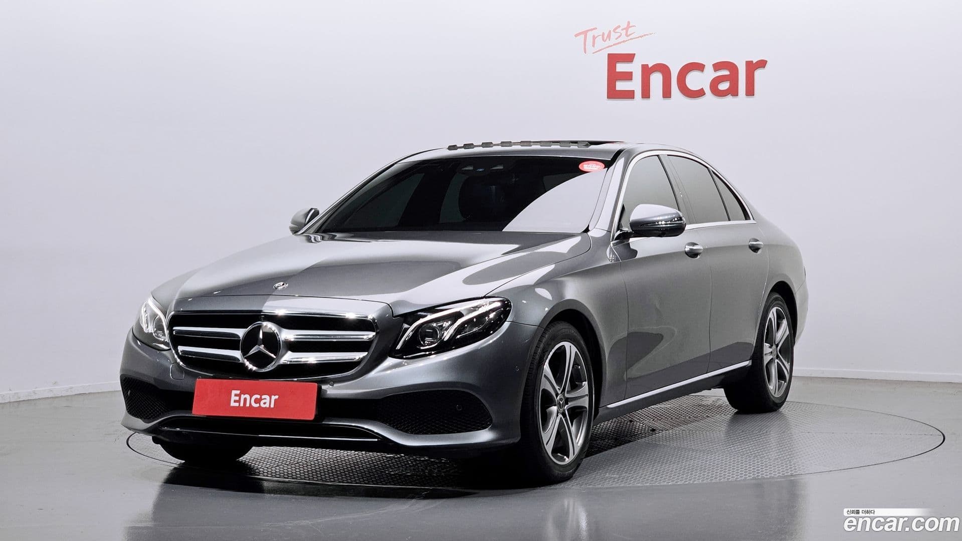 Main__Slider__Photo:E-Class Mercedes-Benz 2018.3-0