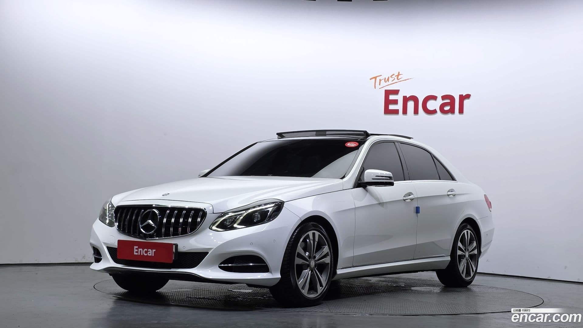 Main__Slider__Photo:E-Class Mercedes-Benz 2013.5-0