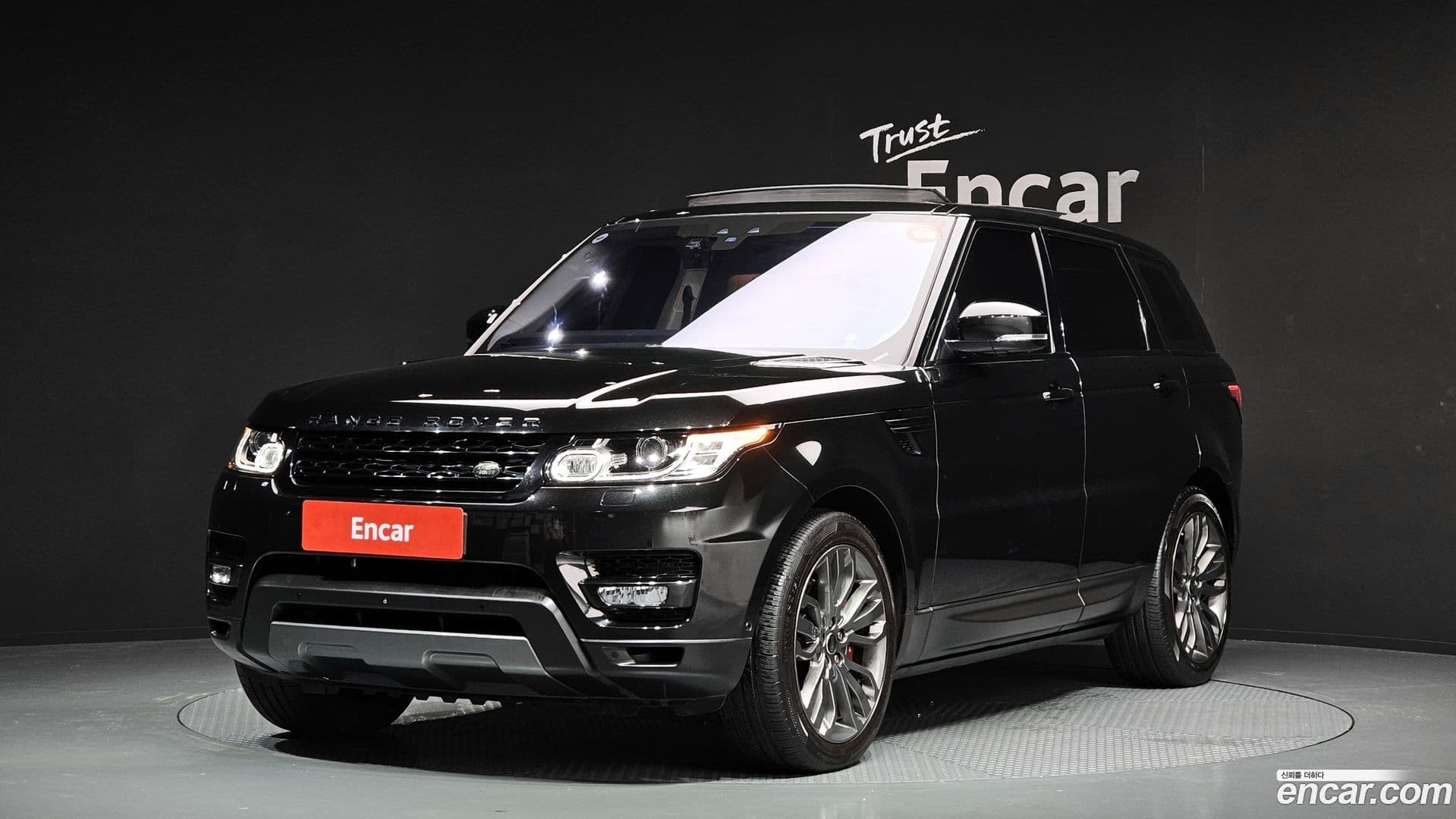 Main__Slider__Photo:Range Rover Sport Land Rover 2017.6-0