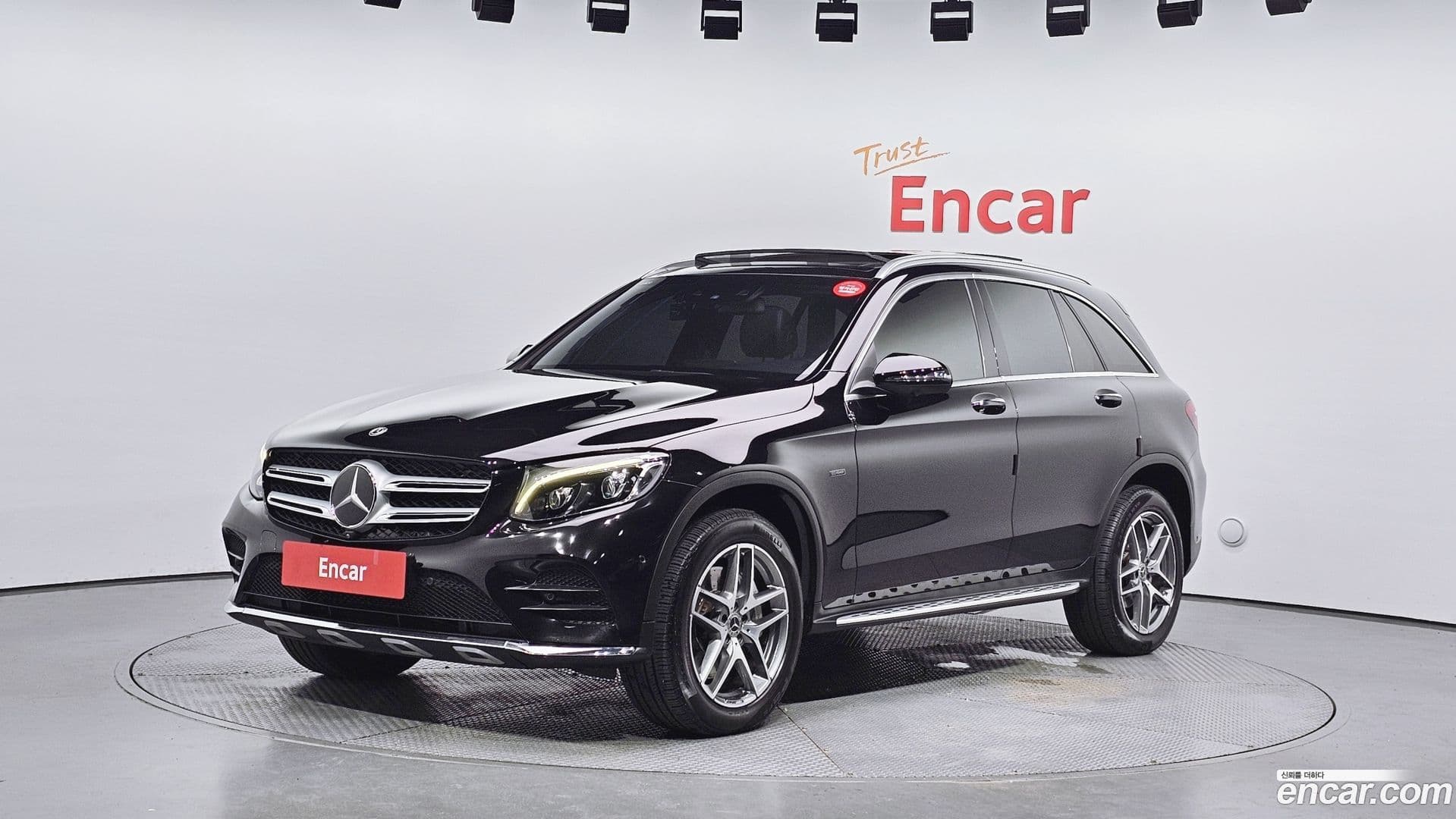 Main__Slider__Photo:GLC-Class Mercedes-Benz 2019.0-0