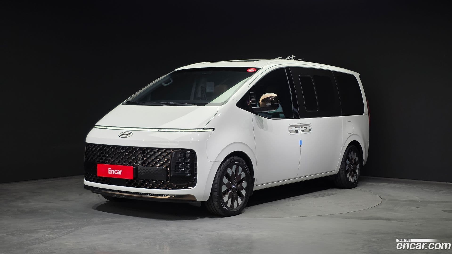 Main__Slider__Photo:Staria Hyundai 2023.0-0