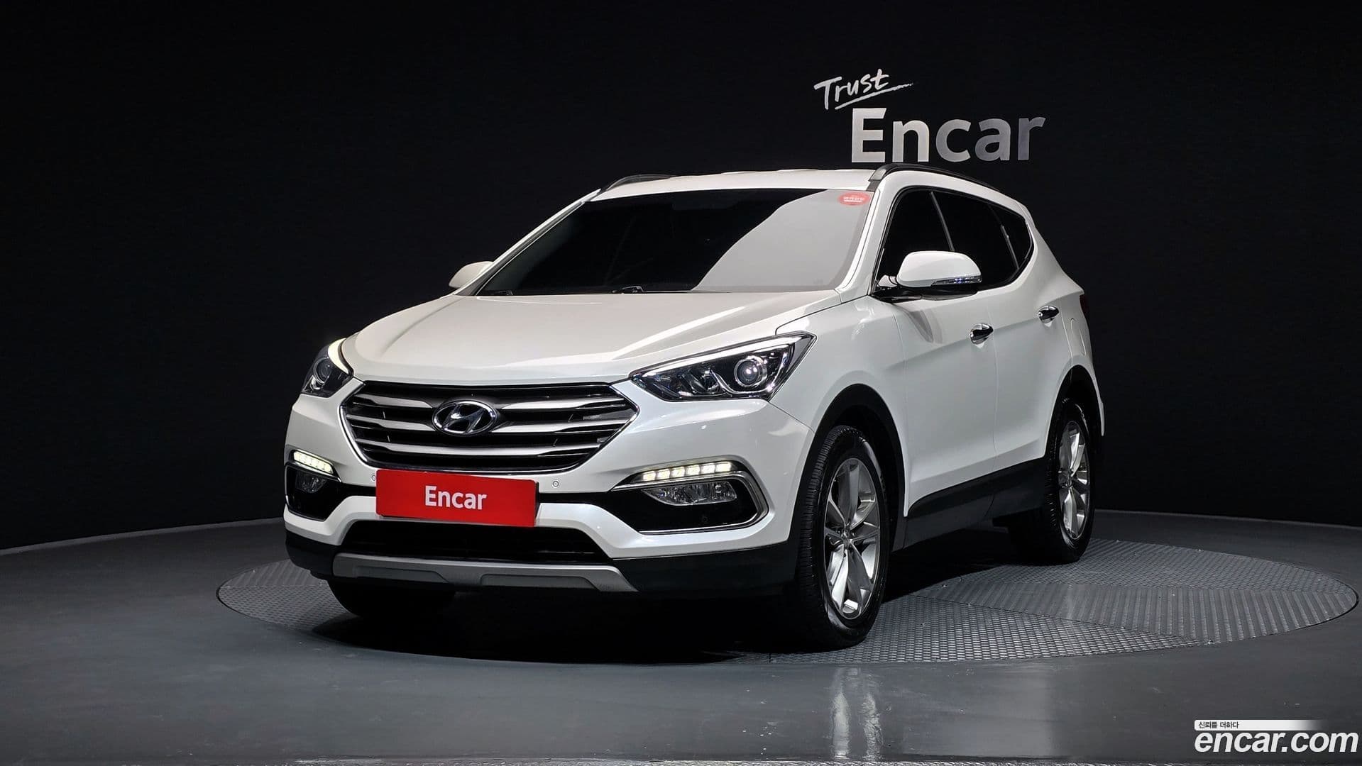 Main__Slider__Photo:Santafe Hyundai 2016.2-0