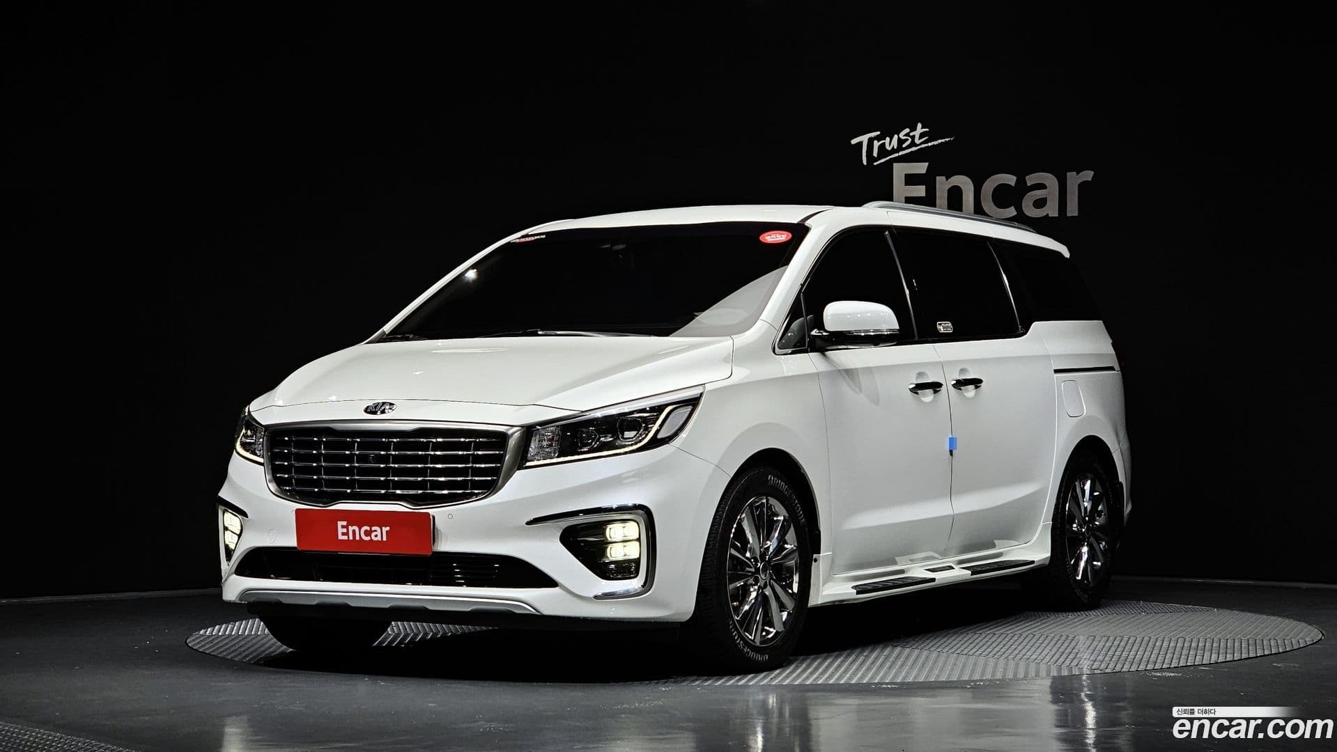 Main__Slider__Photo:Canival Kia 2019.1-0