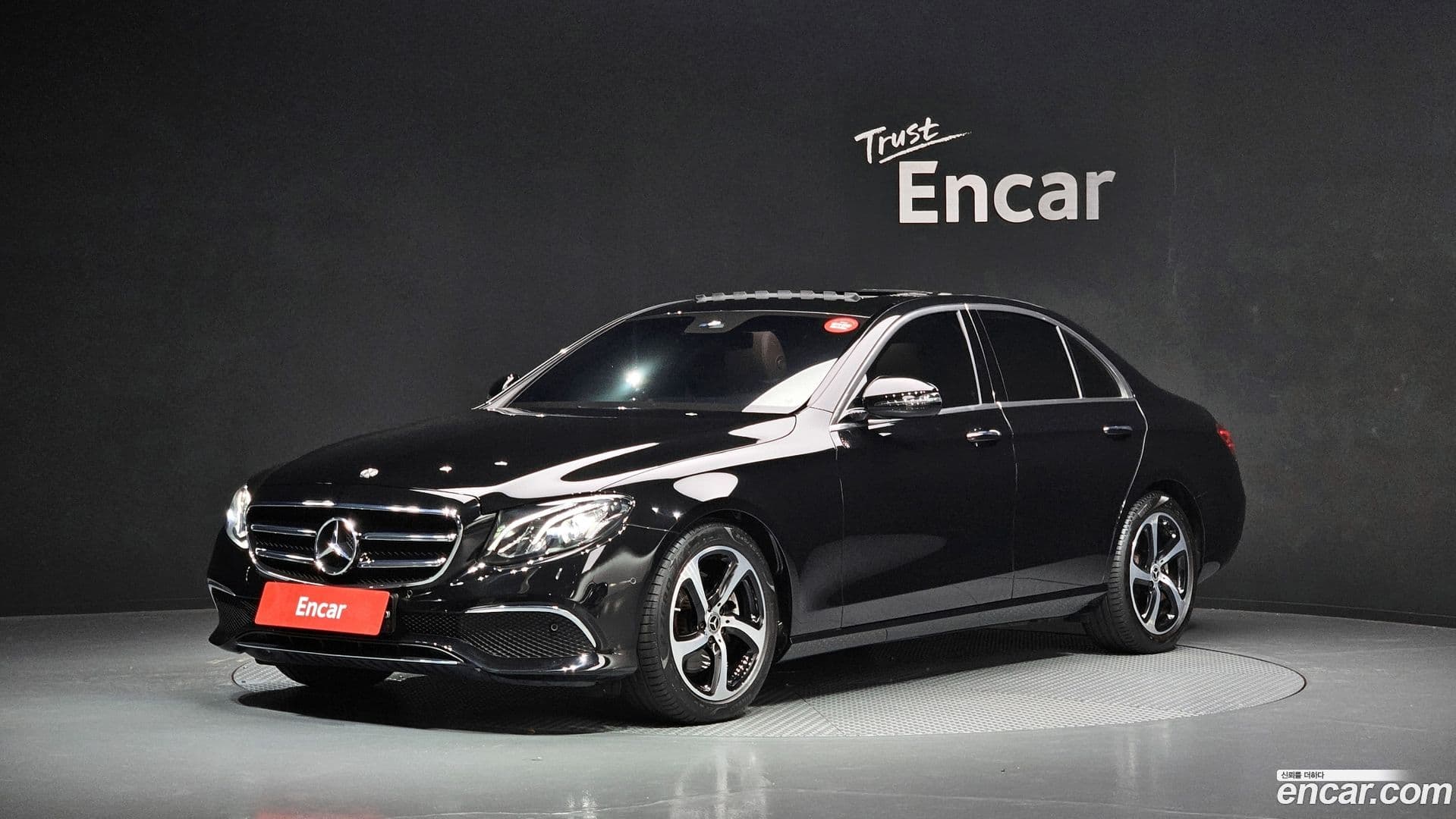 Main__Slider__Photo:E-Class Mercedes-Benz 2020.3-0