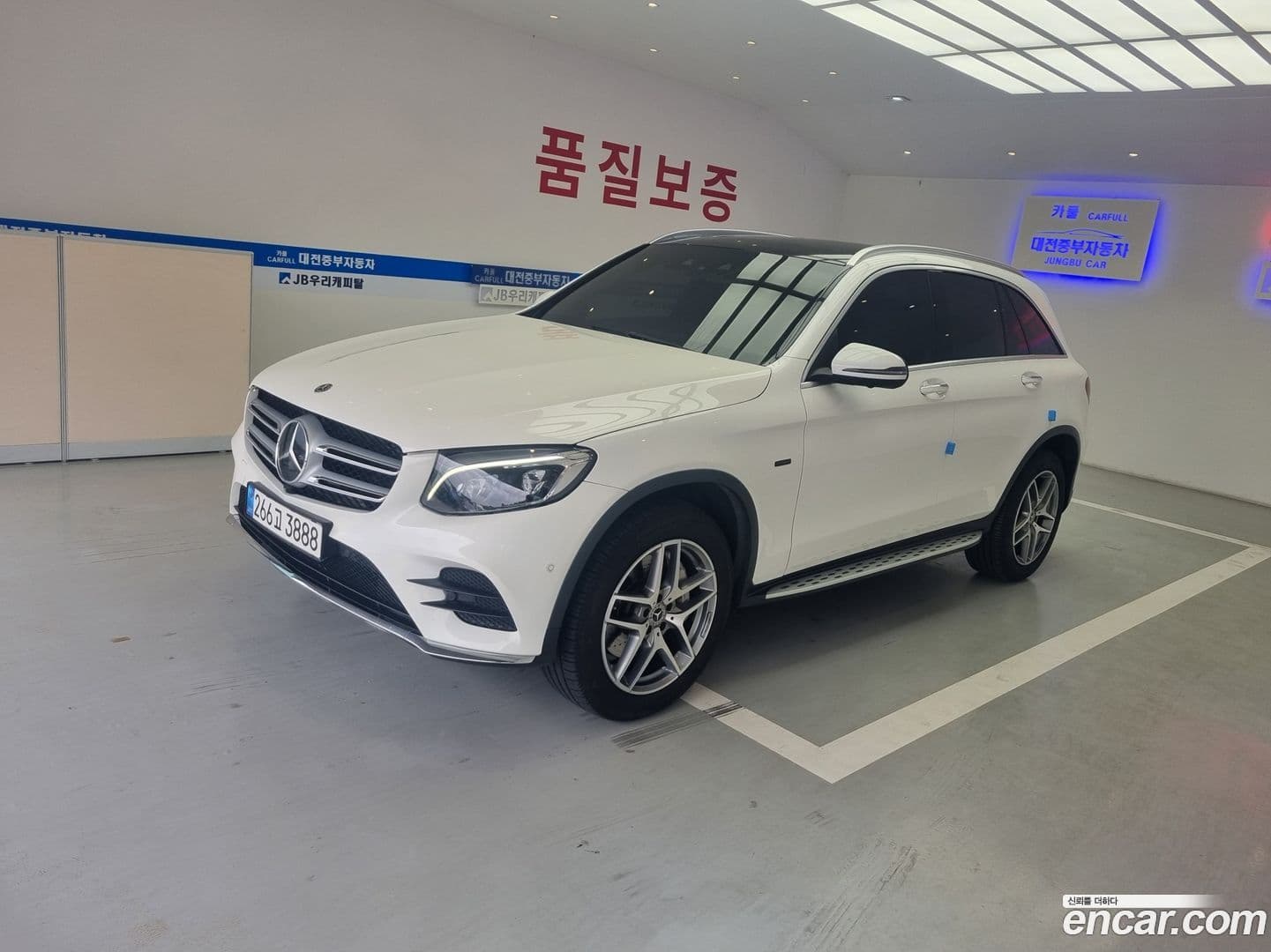 Main__Slider__Photo:GLC-Class Mercedes-Benz 2019.0-0